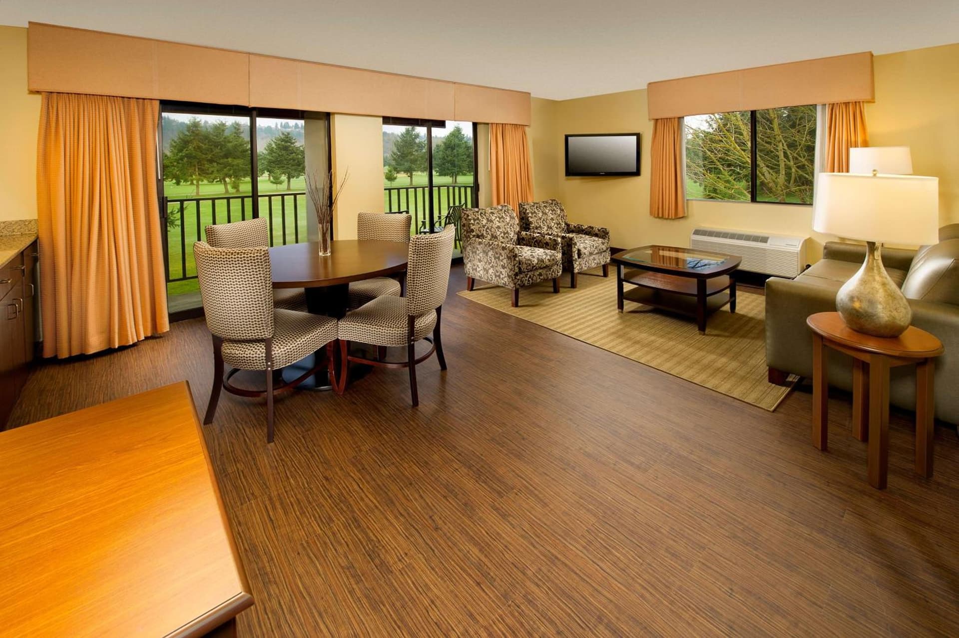 Best Western Plus Plaza by the Green gallery photo in Kent, WA — image 38