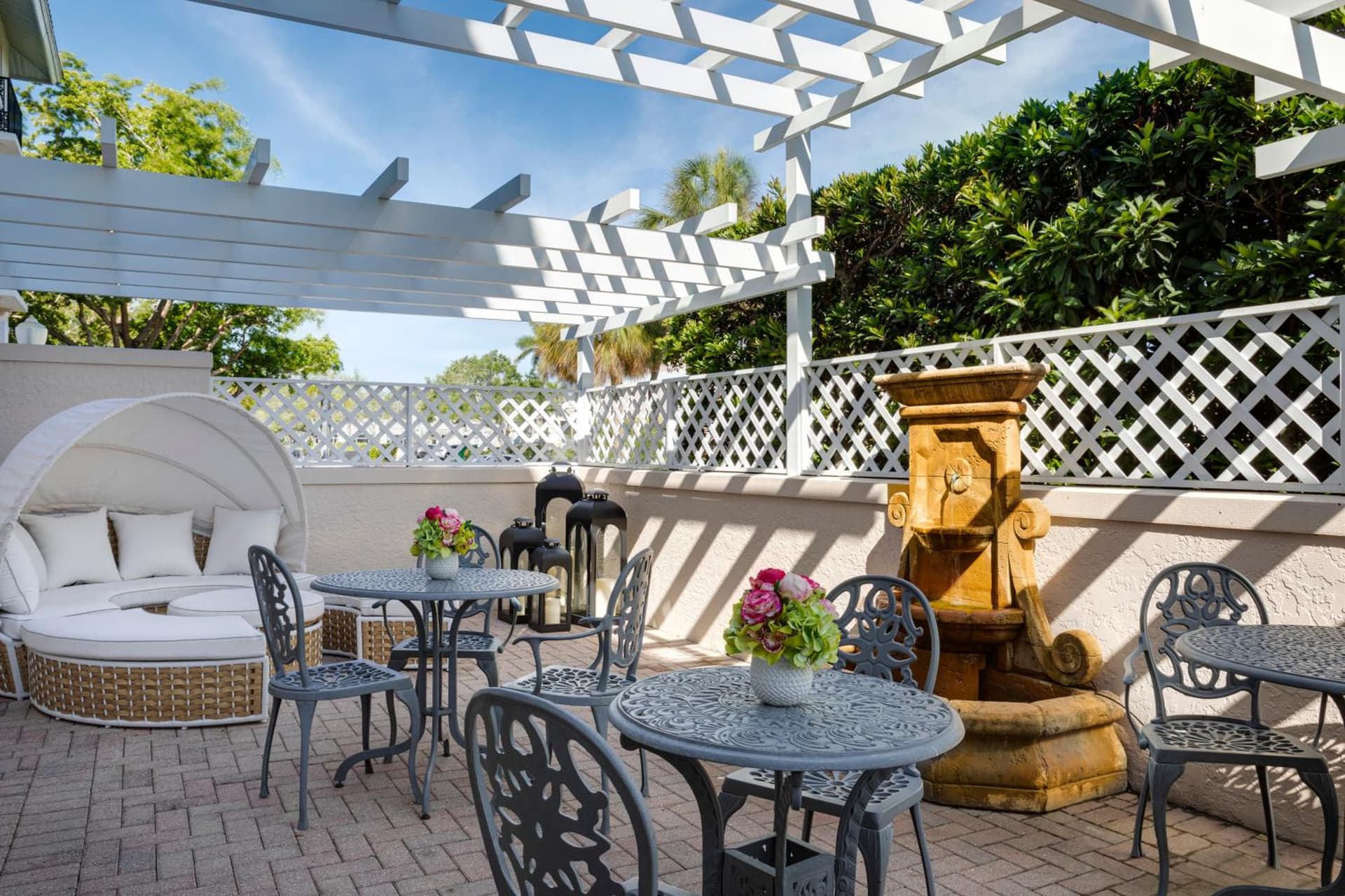 The Capri Inn property views in Naples, FL — gallery photo 3