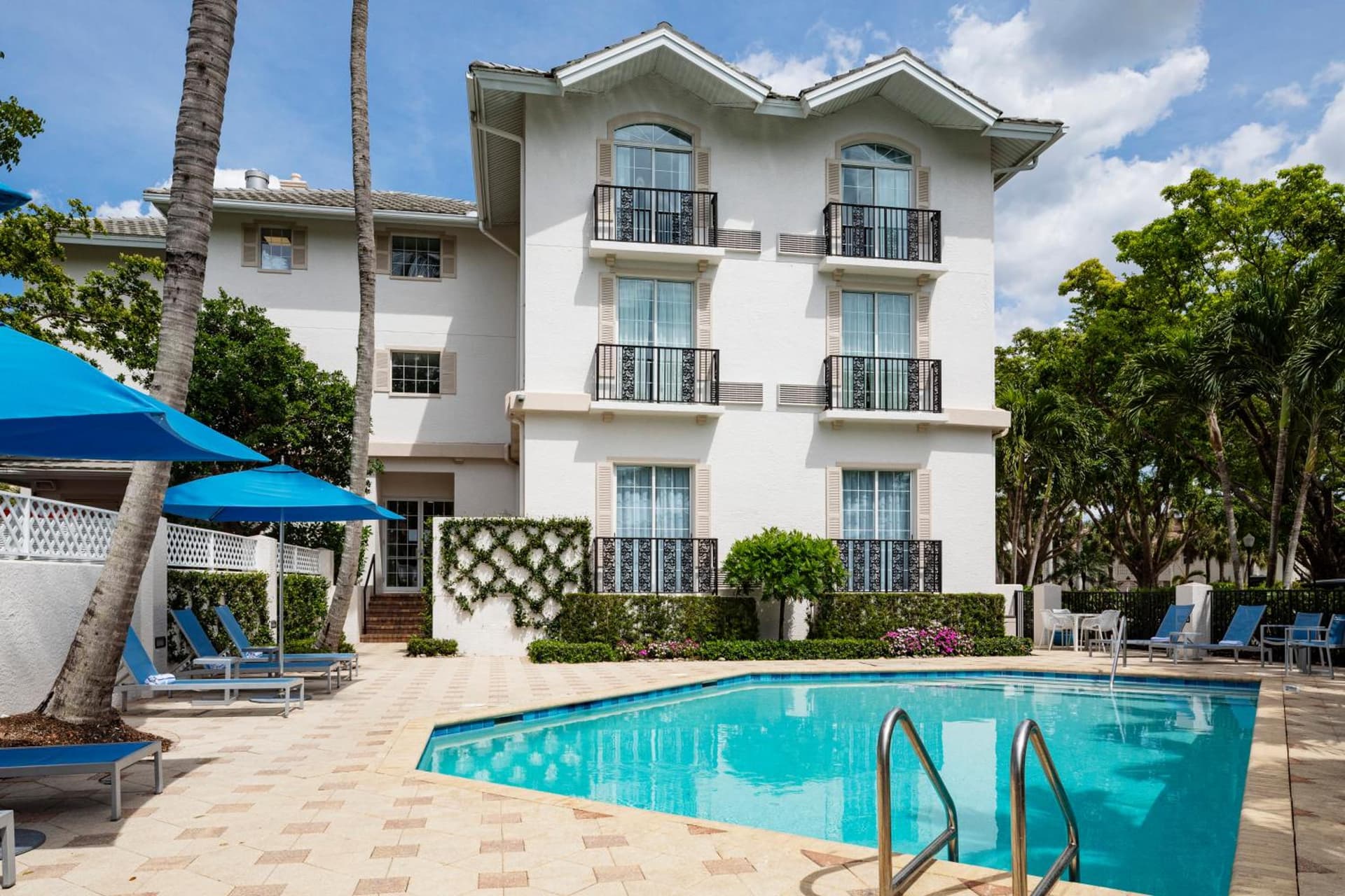 The Capri Inn interior in Naples, FL — gallery photo 2