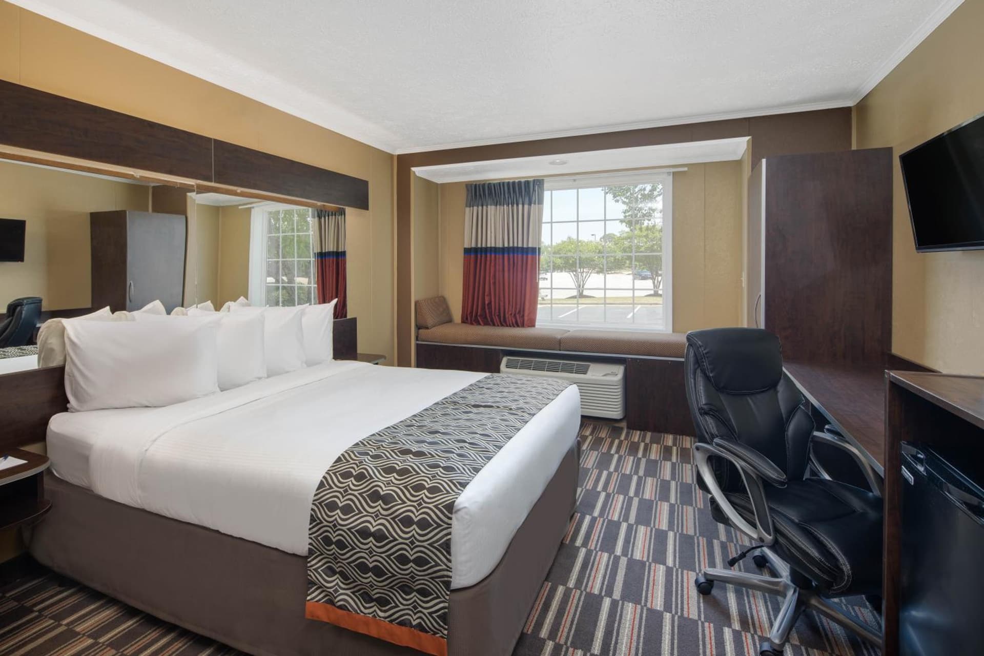 Microtel Inn & Suites by Wyndham Columbia Fort Jackson N property views in Columbia, SC — gallery photo 3