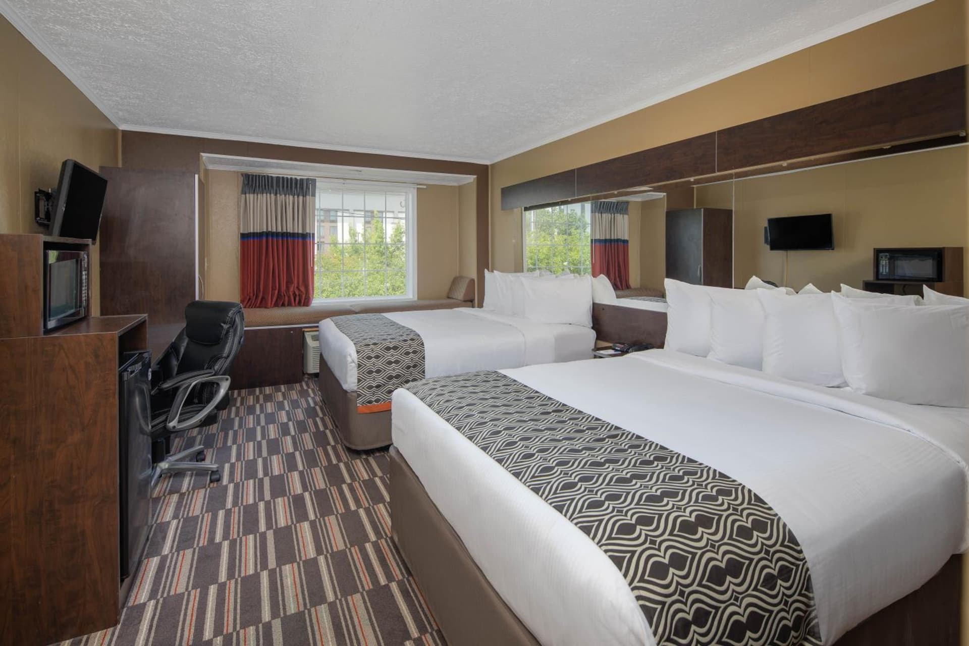 Microtel Inn & Suites by Wyndham Columbia Fort Jackson N interior in Columbia, SC — gallery photo 2