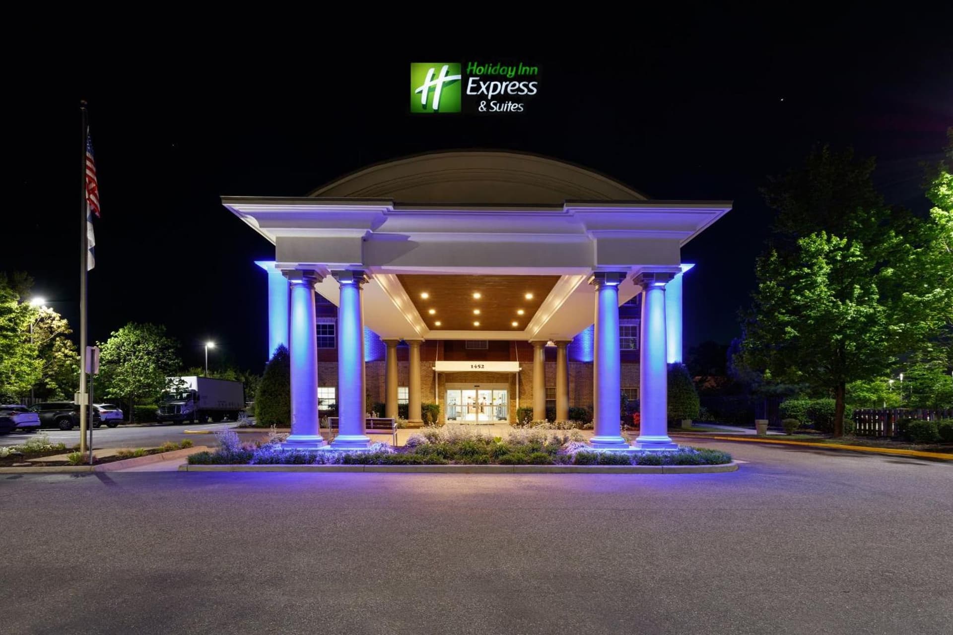 Holiday Inn Express & Suites Williamsburg by IHG featured exterior or lobby in Williamsburg, VA — similar hotel