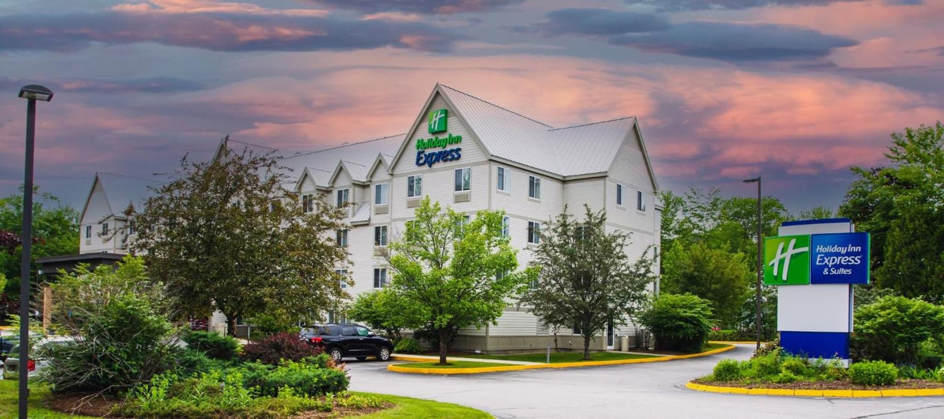 Holiday Inn Express & Suites - Lincoln East - White Mountains by IHG featured exterior or lobby in Lincoln — similar hotel