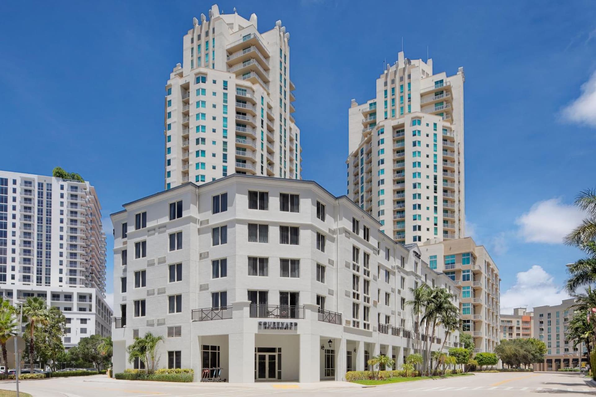Courtyard Miami Dadeland exterior or lobby in Miami, FL — main listing photo
