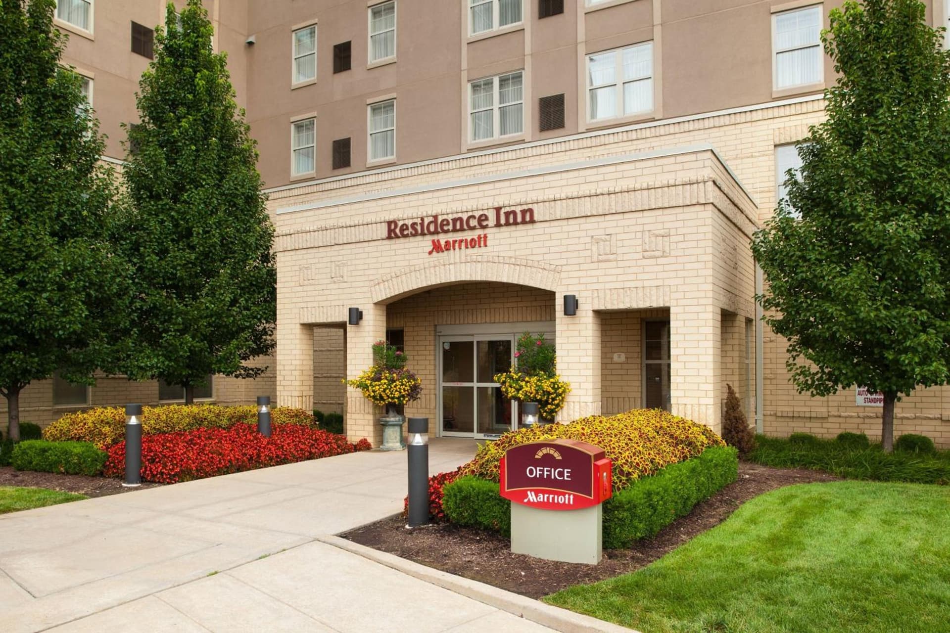 Residence Inn by Marriott St. Louis Downtown featured exterior or lobby in Saint Louis, MO — similar hotel