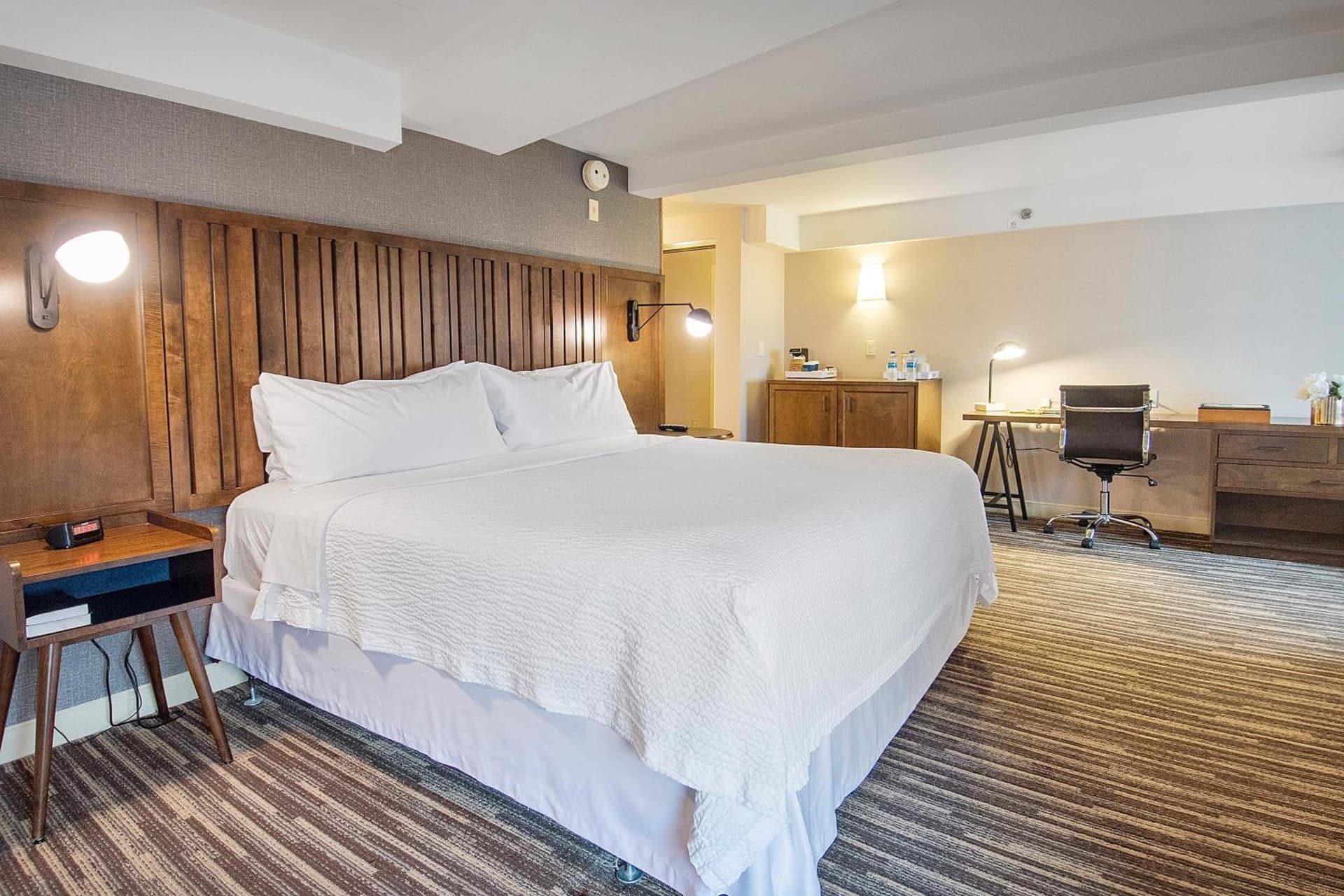 Best Western Premier Plainview-Long Island Hotel interior in Plainview, NY — gallery photo 2
