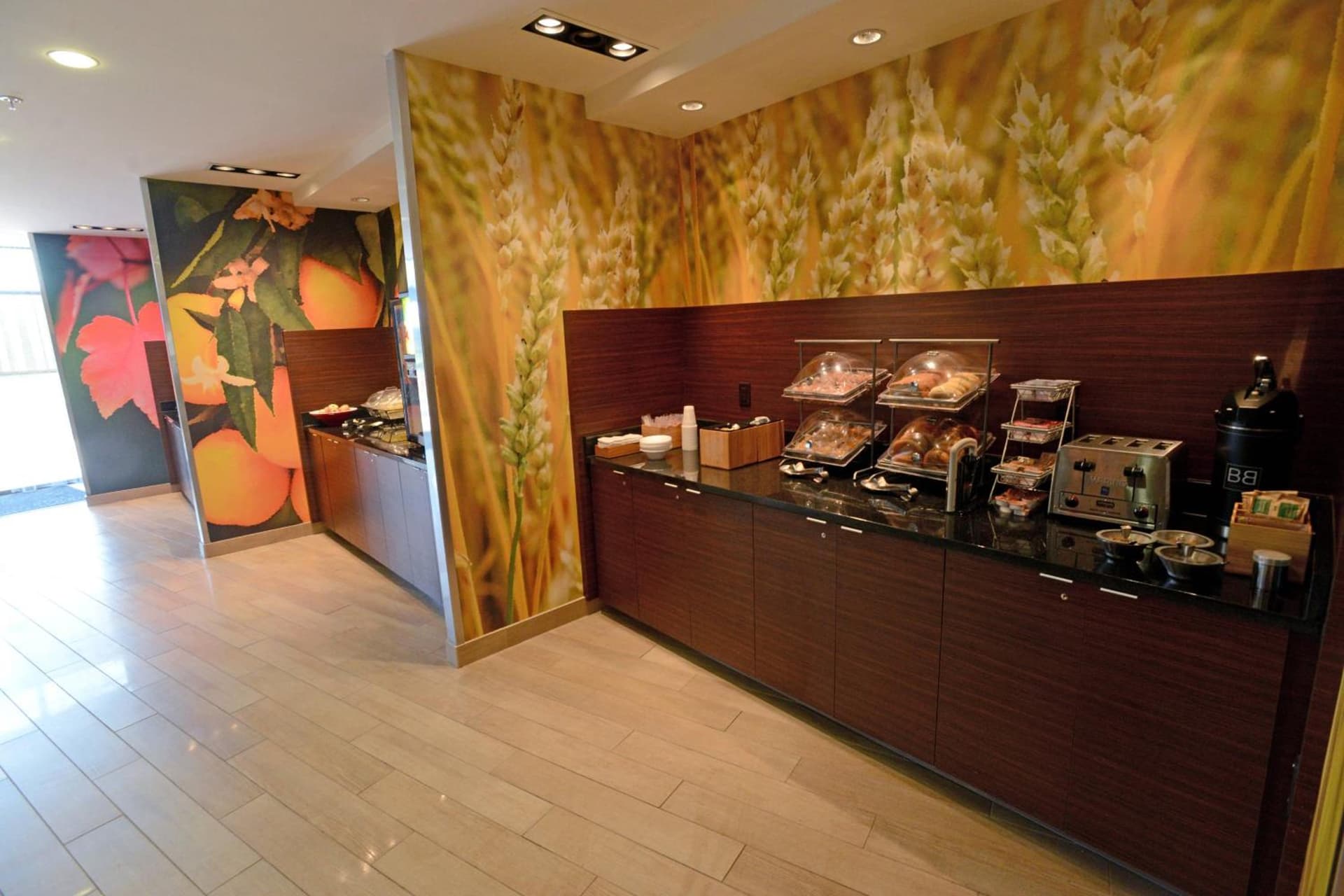 Fairfield Inn & Suites by Marriott Bowling Green interior in Bowling Green, KY — gallery photo 2