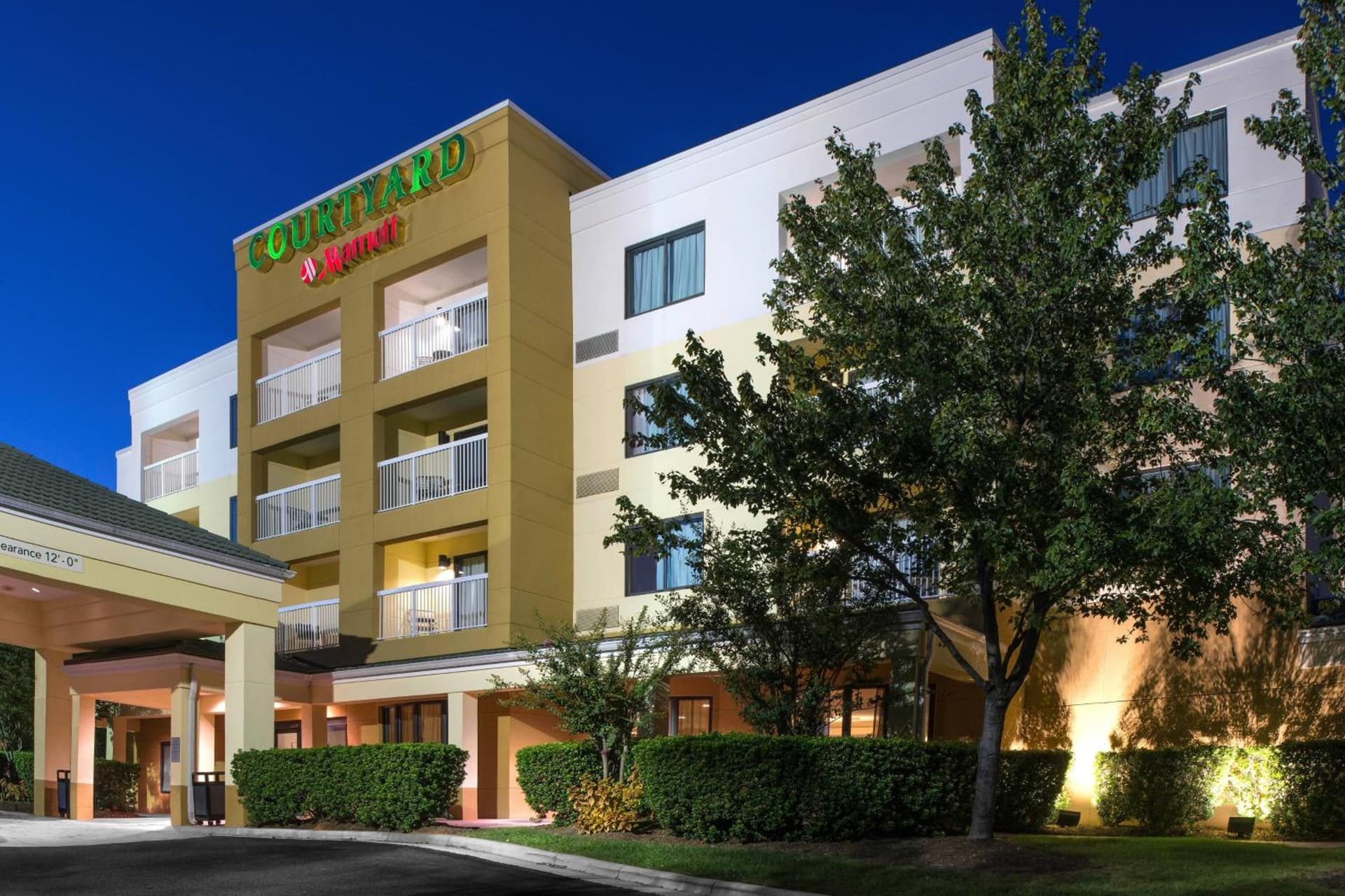 Courtyard by Marriott Charlotte Gastonia interior in Gastonia, NC — gallery photo 2