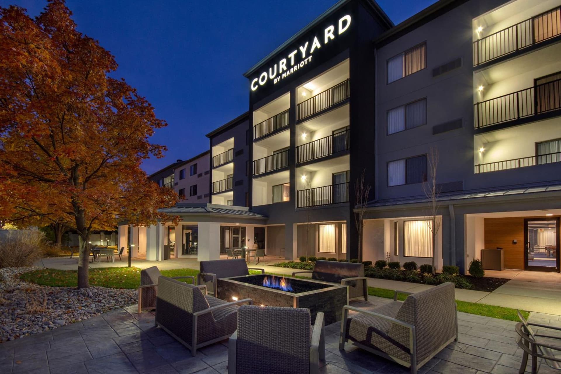 Courtyard by Marriott Cincinnati Airport interior in Erlanger, KY — gallery photo 2