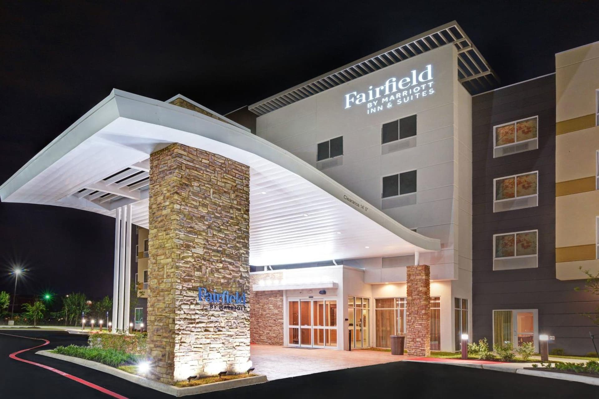Fairfield Inn & Suites by Marriott Houston NASA/Webster interior in Webster, TX — gallery photo 2