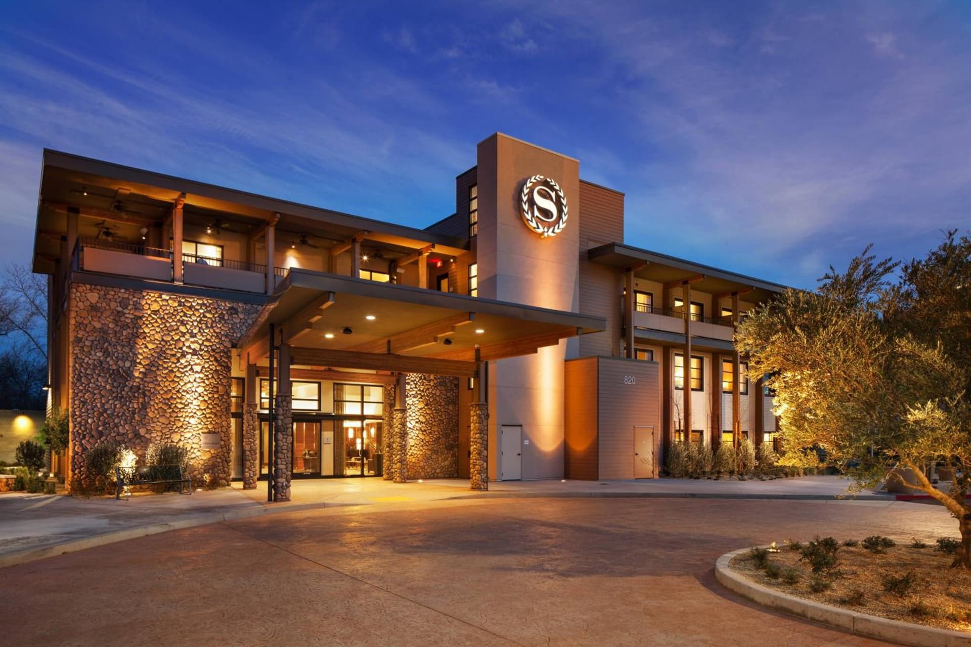 Sheraton Redding Hotel at the Sundial Bridge interior in Redding, CA — gallery photo 2