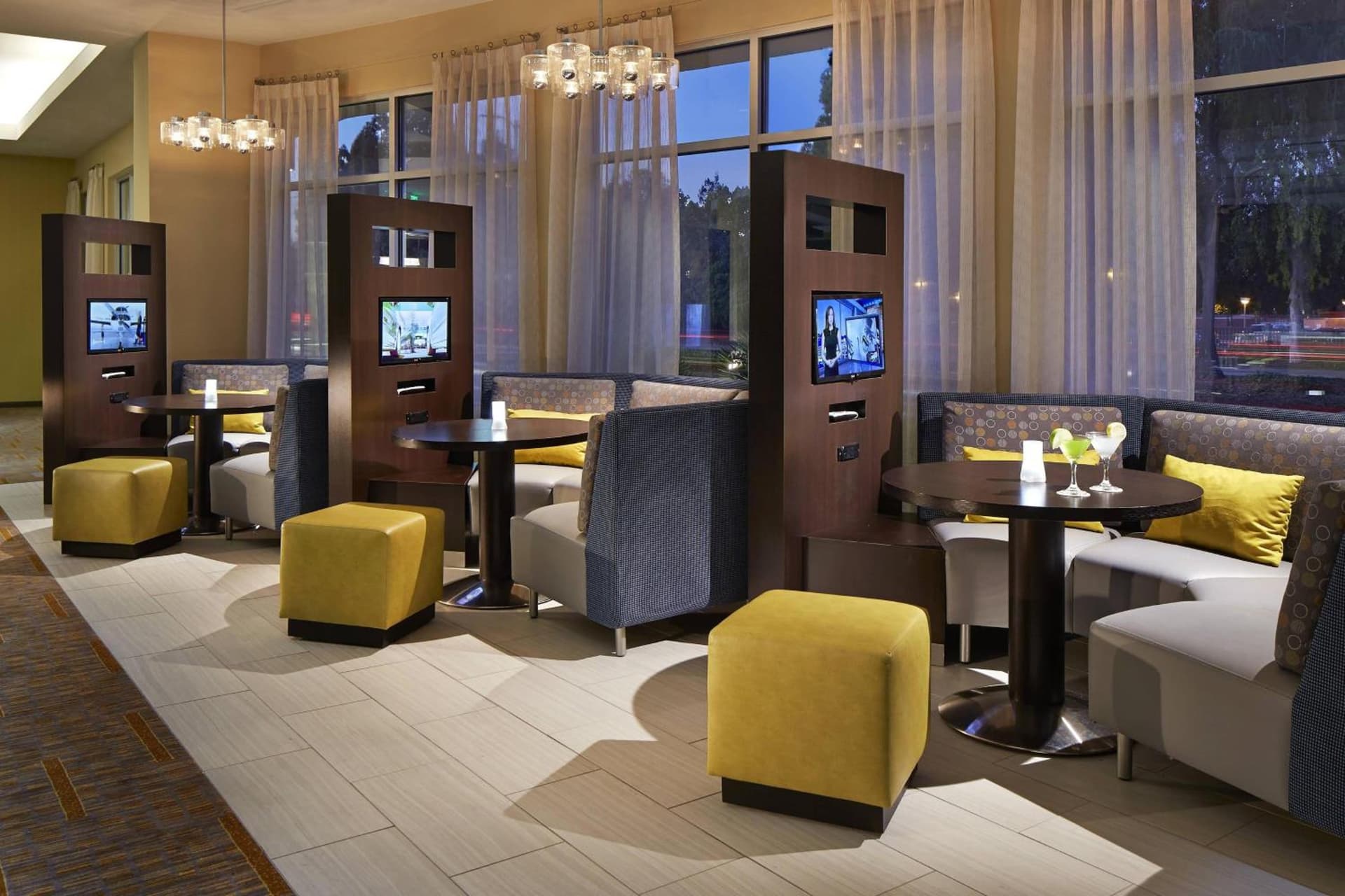 Courtyard by Marriott Sunnyvale Silicon Valley property views in Sunnyvale, CA — gallery photo 3