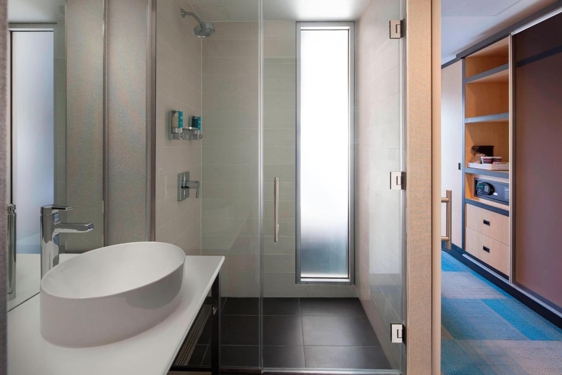 Aloft by Marriott Long Island City-Manhattan View gallery photo in Queens, NY — image 13
