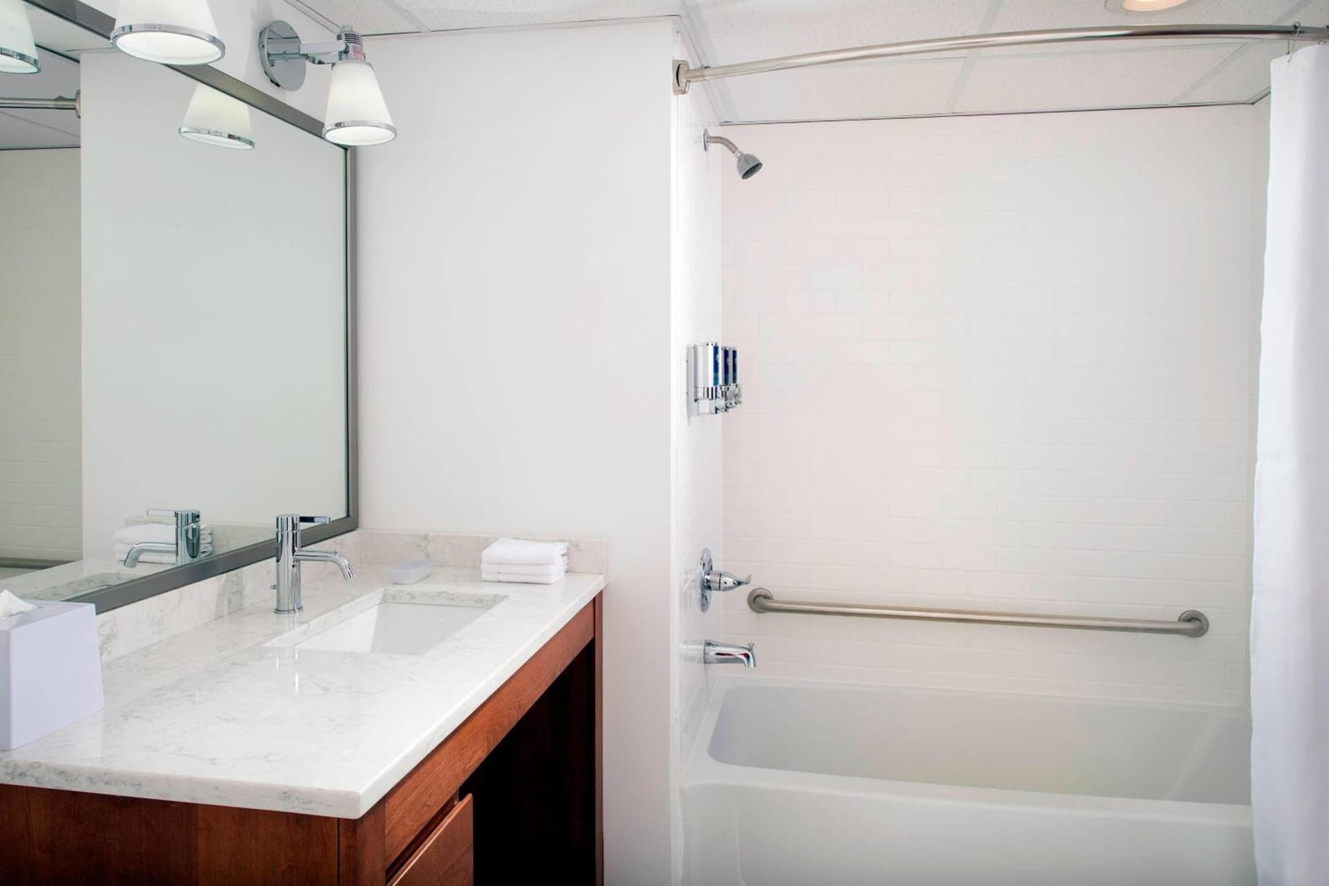 Four Points by Sheraton Virginia Beach Oceanfront gallery photo in Virginia Beach, VA — image 6