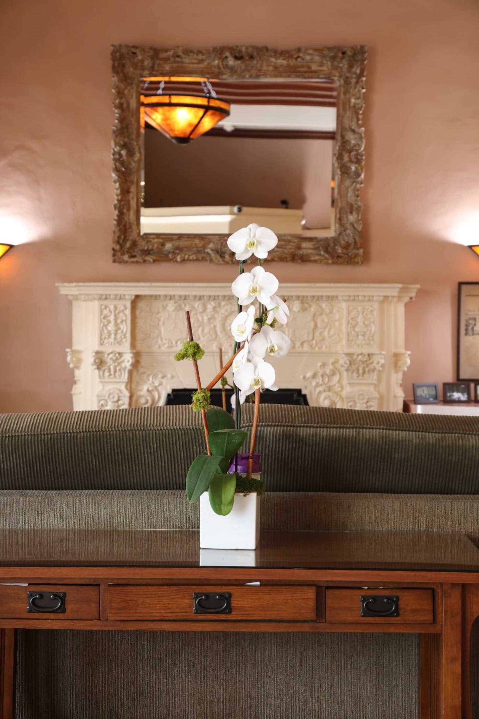 Hotel Carmel Santa Monica property views in Los Angeles, CA — gallery photo 3