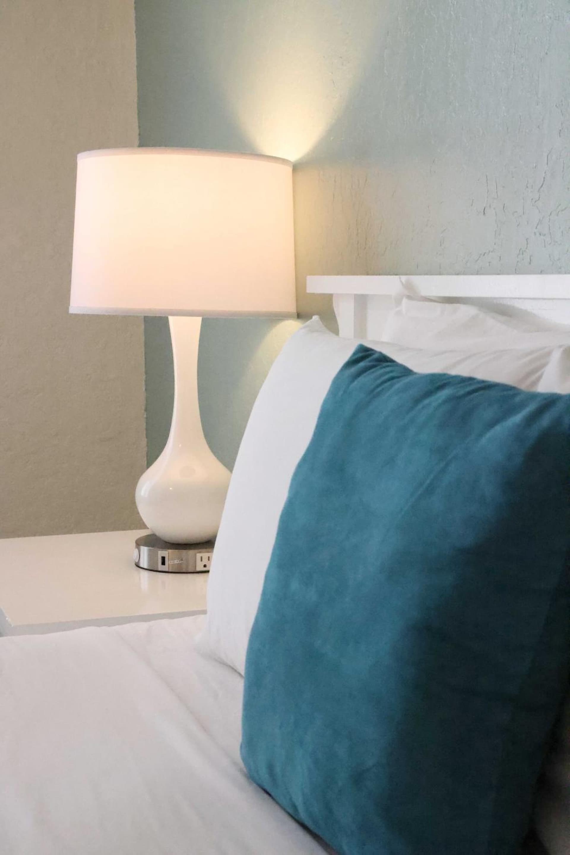 Hotel Carmel Santa Monica interior in Los Angeles, CA — gallery photo 2