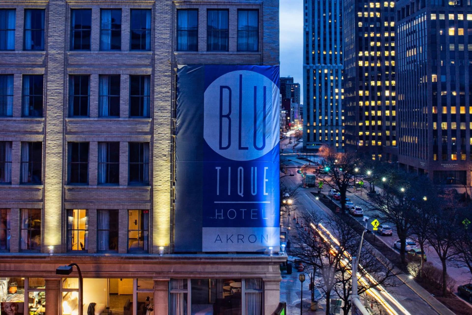 BLU-Tique, Akron, a Tribute Portfolio Hotel interior in Akron, OH — gallery photo 2