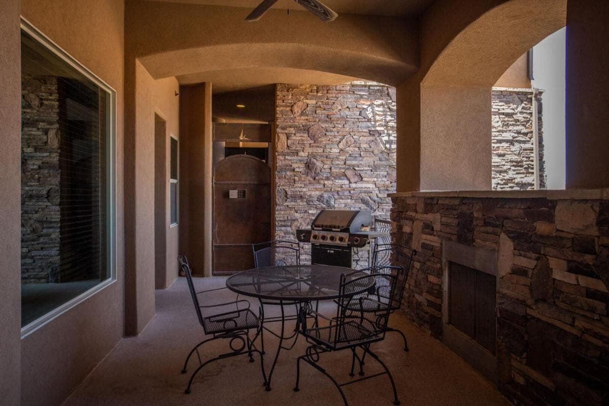 D3 Spacious Sunset Suite Second Floor 2-bedroom interior in Washington, UT — gallery photo 2