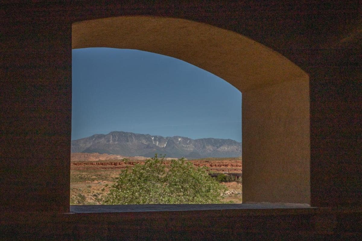 D3 Spacious Sunset Suite Second Floor 2-bedroom property views in Washington, UT — gallery photo 3