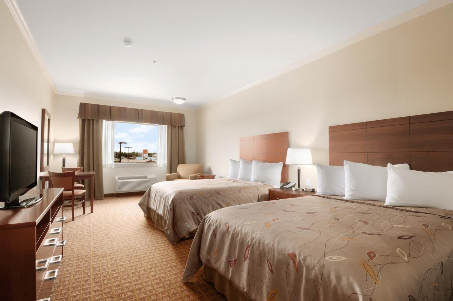 Ramada by Wyndham College Station gallery photo in College Station, TX — image 11