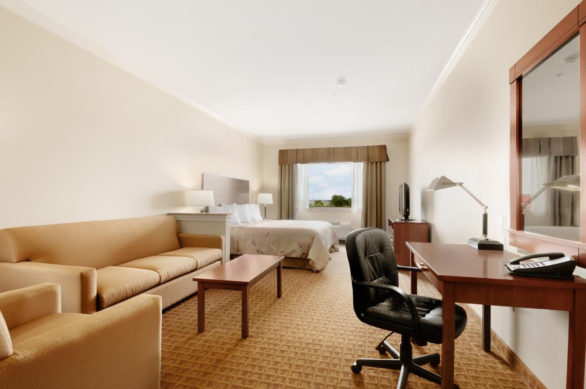 Ramada by Wyndham College Station gallery photo in College Station, TX — image 39