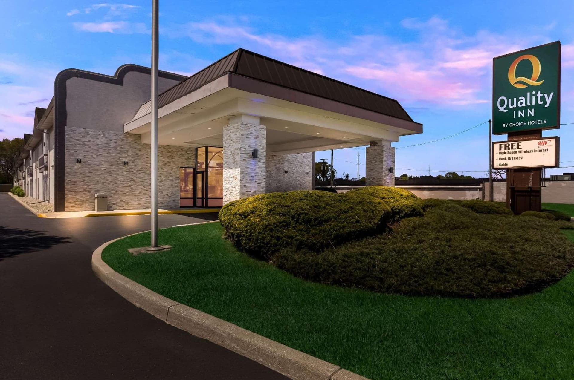 Quality Inn South Bend near Notre Dame interior in South Bend, IN — gallery photo 2