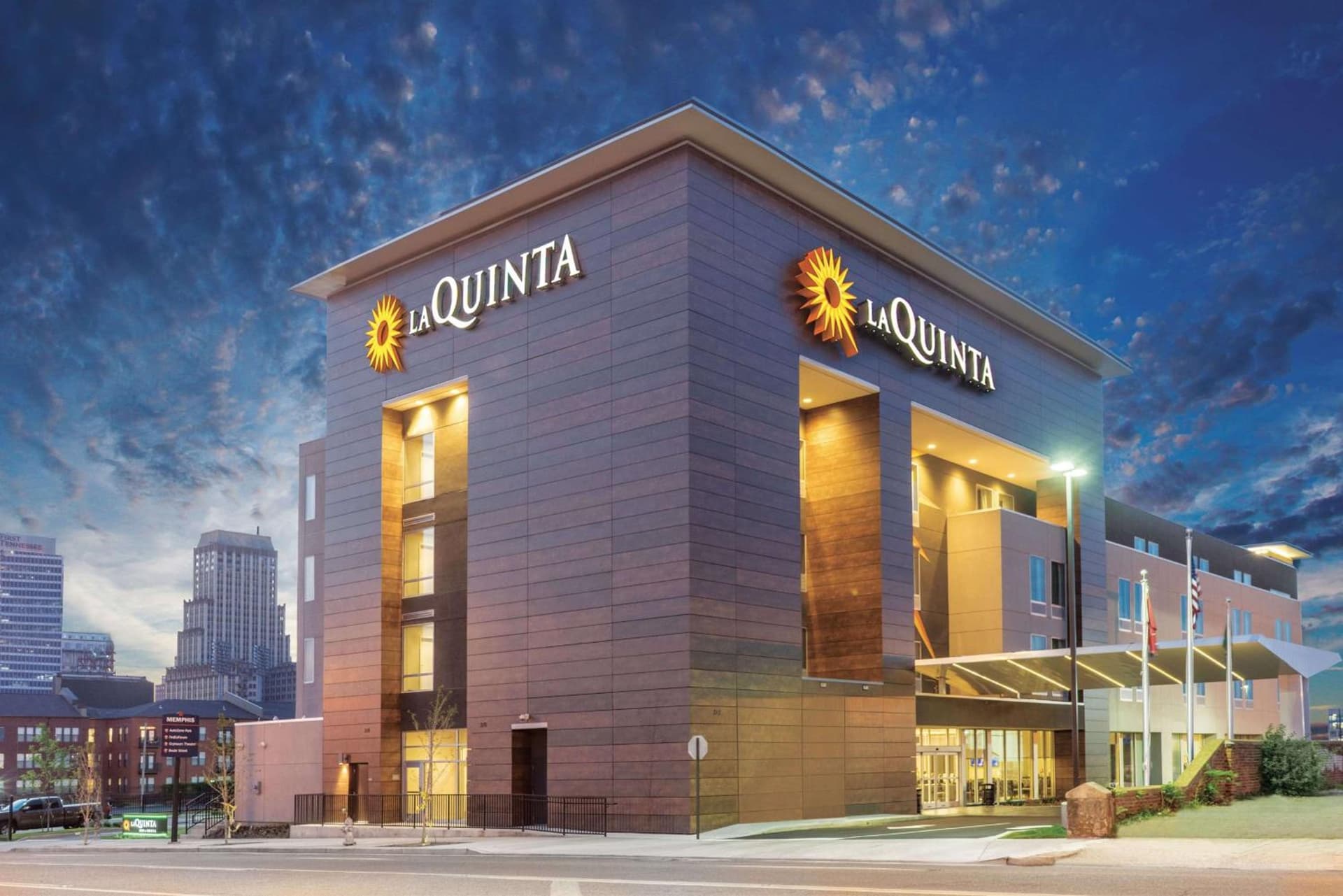 La Quinta by Wyndham Memphis Downtown property views in Memphis, TN — gallery photo 3