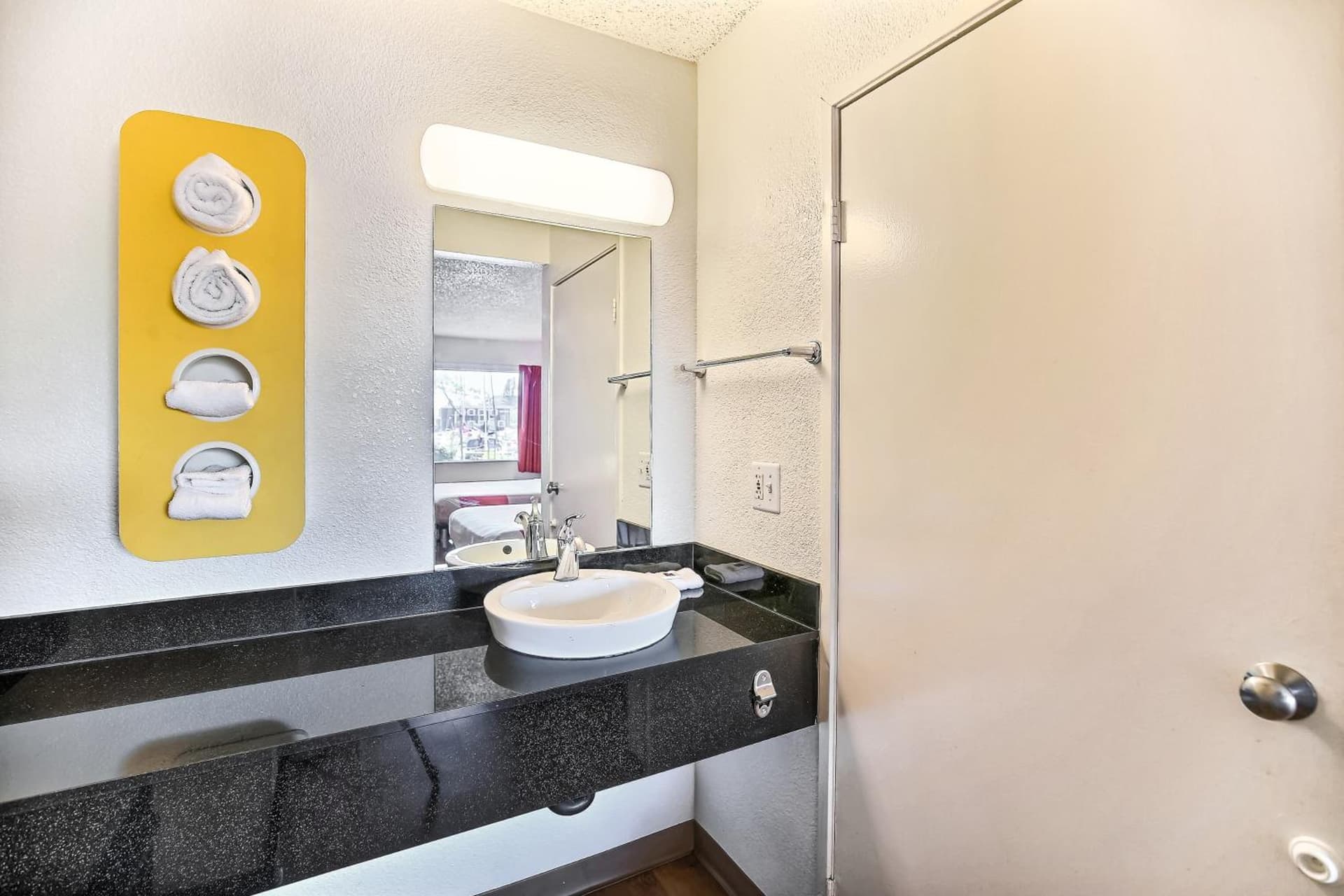 Motel 6-Oakland, CA - Embarcadero gallery photo in Oakland, CA — image 7