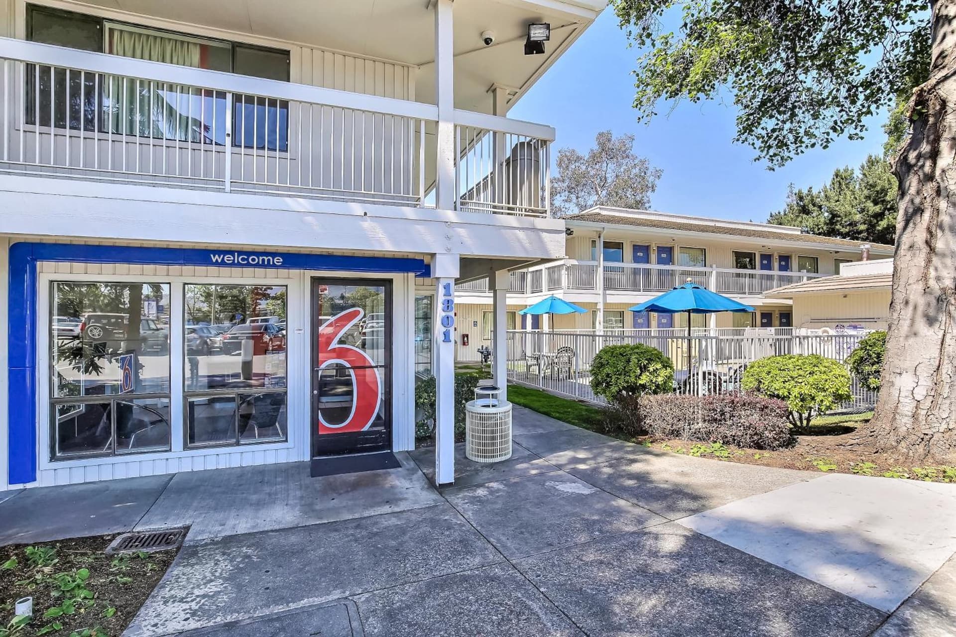 Motel 6-Oakland, CA - Embarcadero property views in Oakland, CA — gallery photo 3