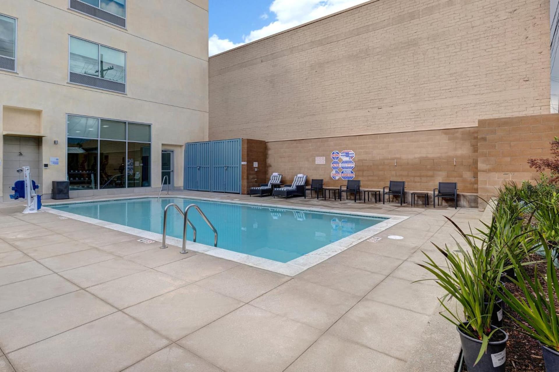 Holiday Inn Express & Suites - Glendale Downtown gallery photo in Glendale, CA — image 16