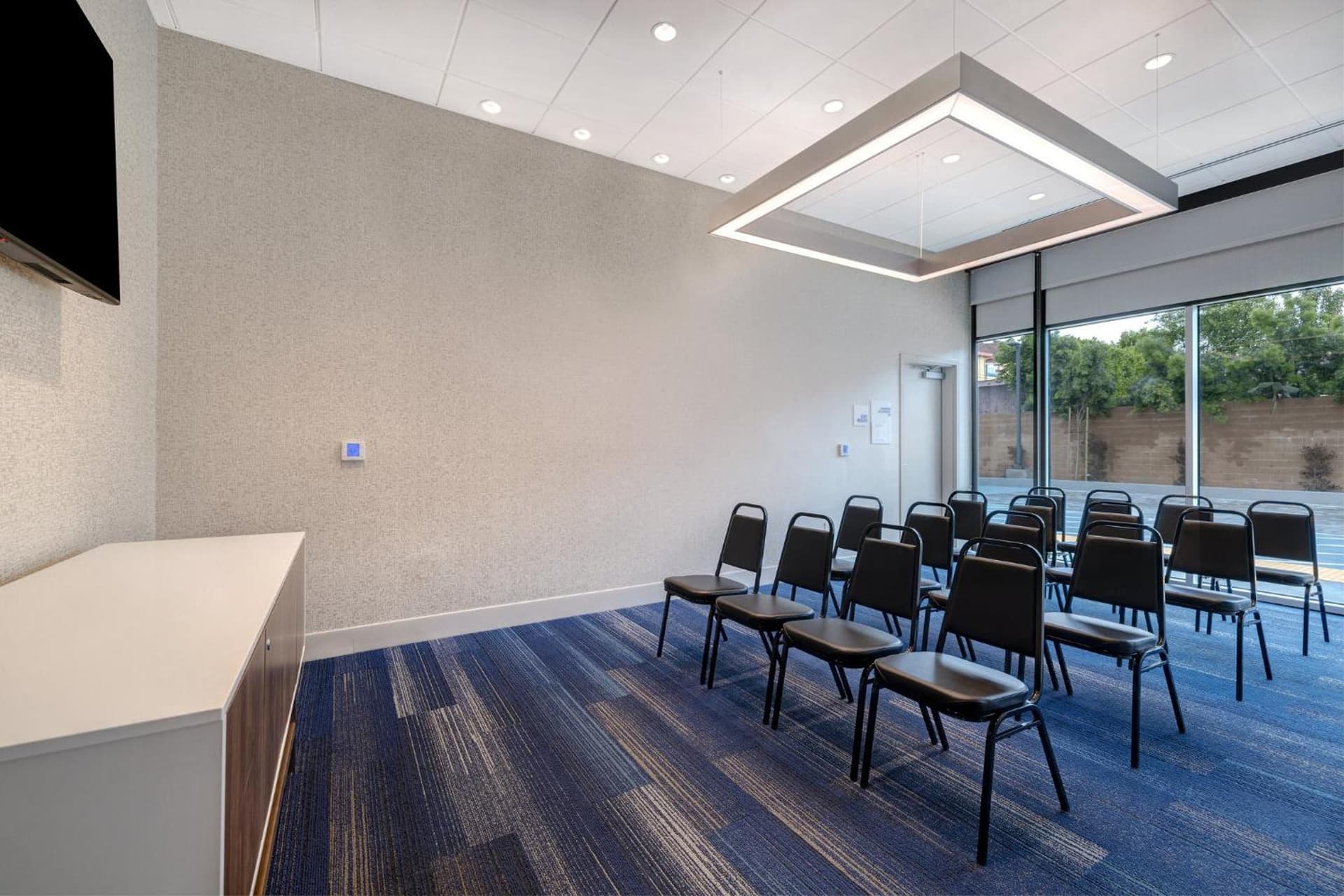 Holiday Inn Express & Suites - Glendale Downtown gallery photo in Glendale, CA — image 49