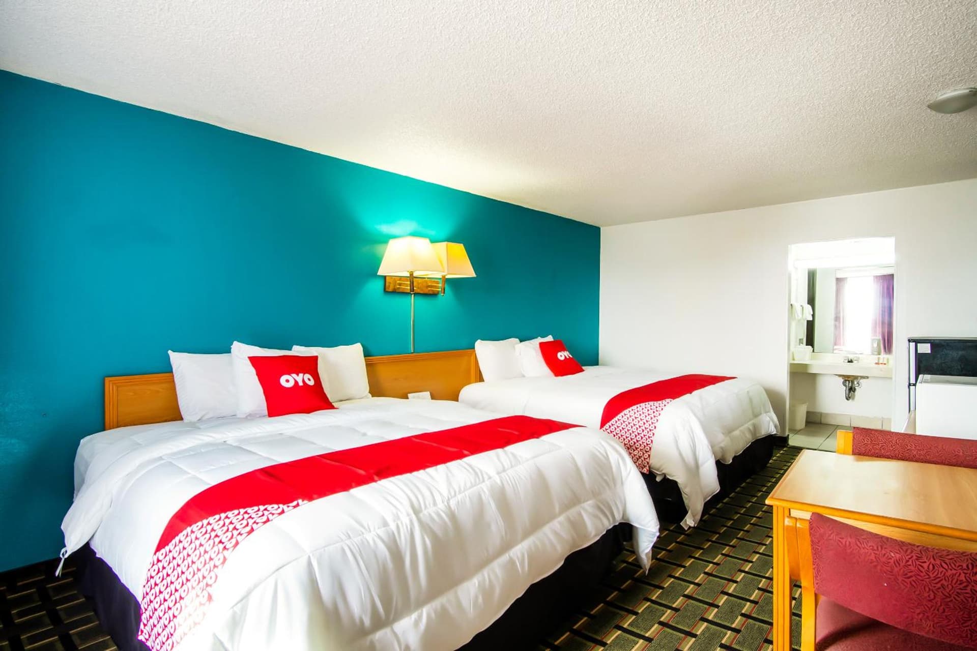 OYO Hotel Hutchinson West 4th Ave interior in Hutchinson, KS — gallery photo 2