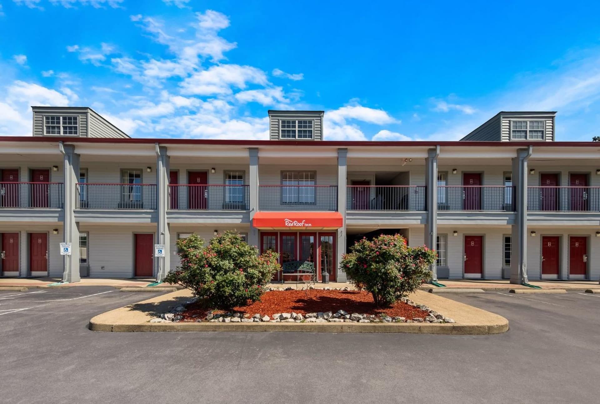 Red Roof Inn Jasper featured exterior or lobby in Jasper, AL — similar hotel