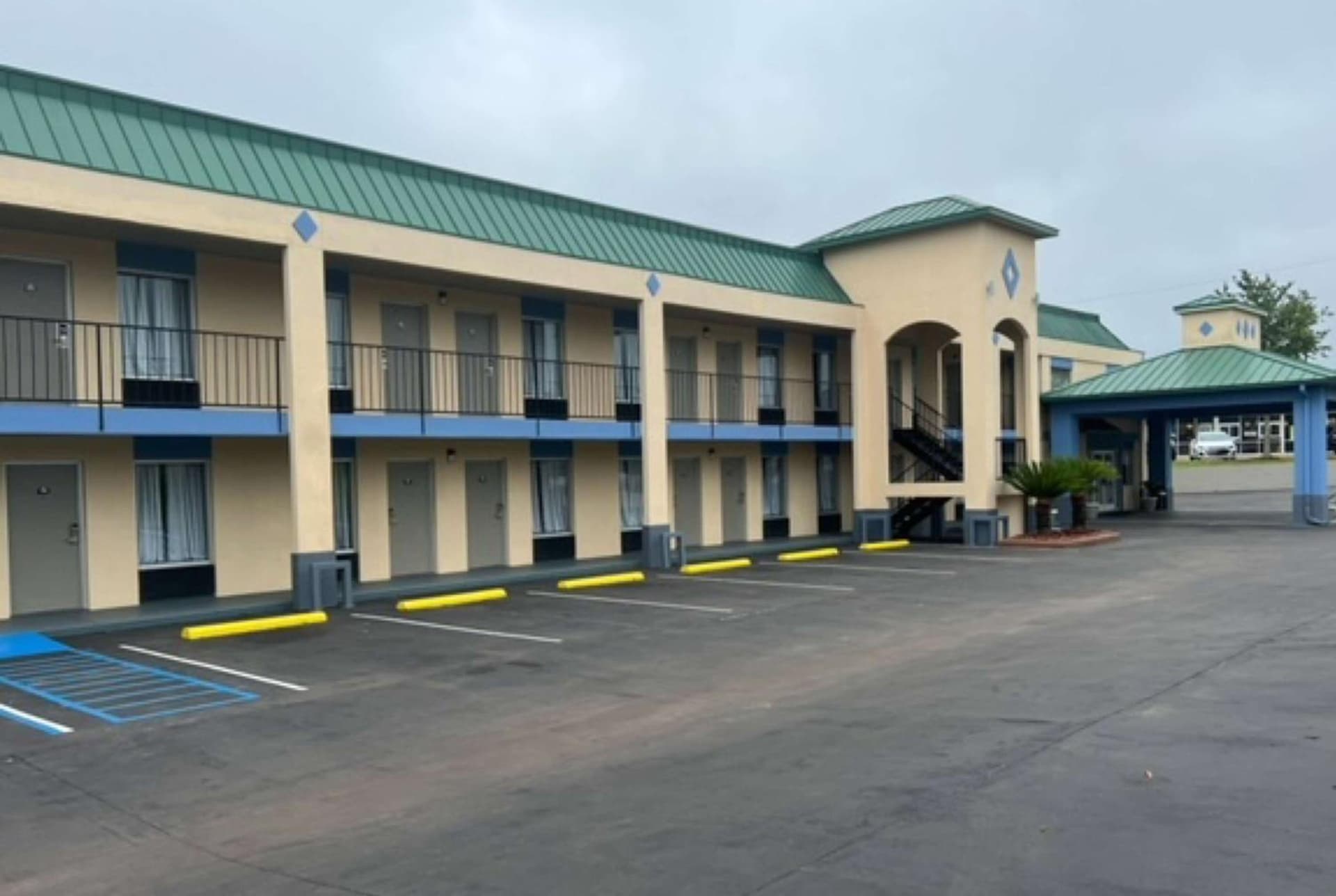 Days Inn by Wyndham Greenville property views in Greenville, AL — gallery photo 3