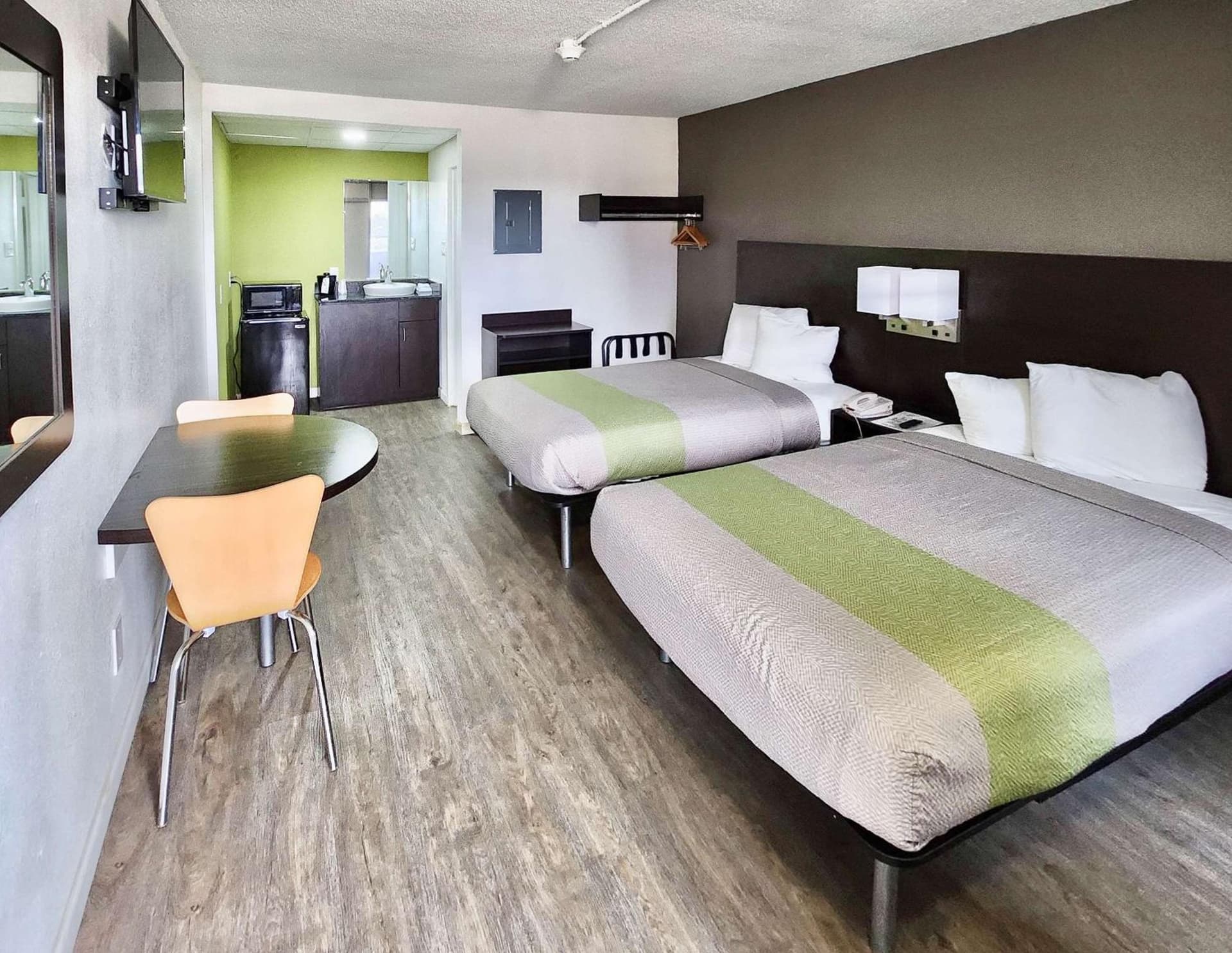 Motel 6-Columbus, GA - Downtown interior in Columbus, GA — gallery photo 2