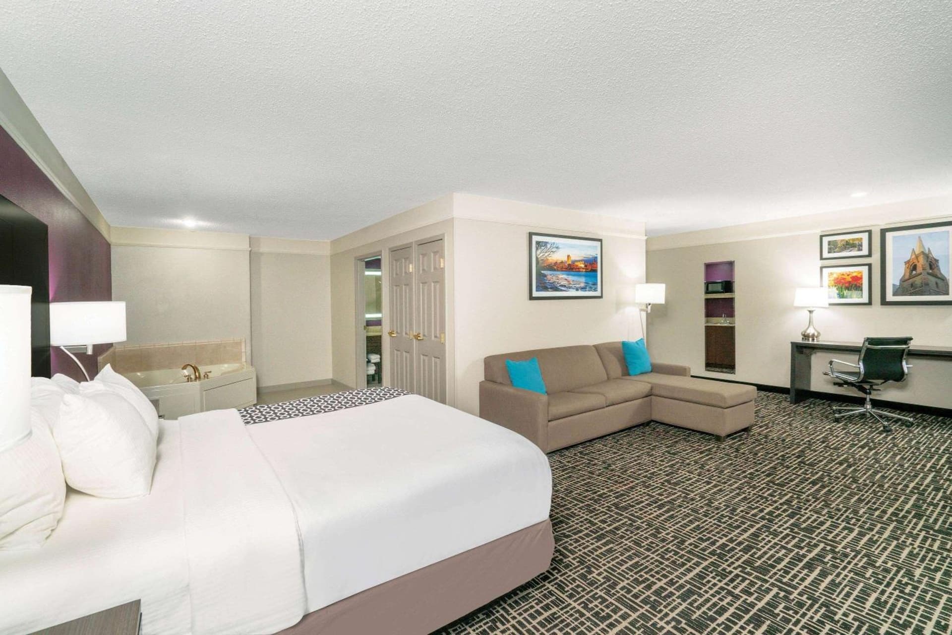 La Quinta by Wyndham Latham Albany Airport gallery photo in Latham, NY — image 34