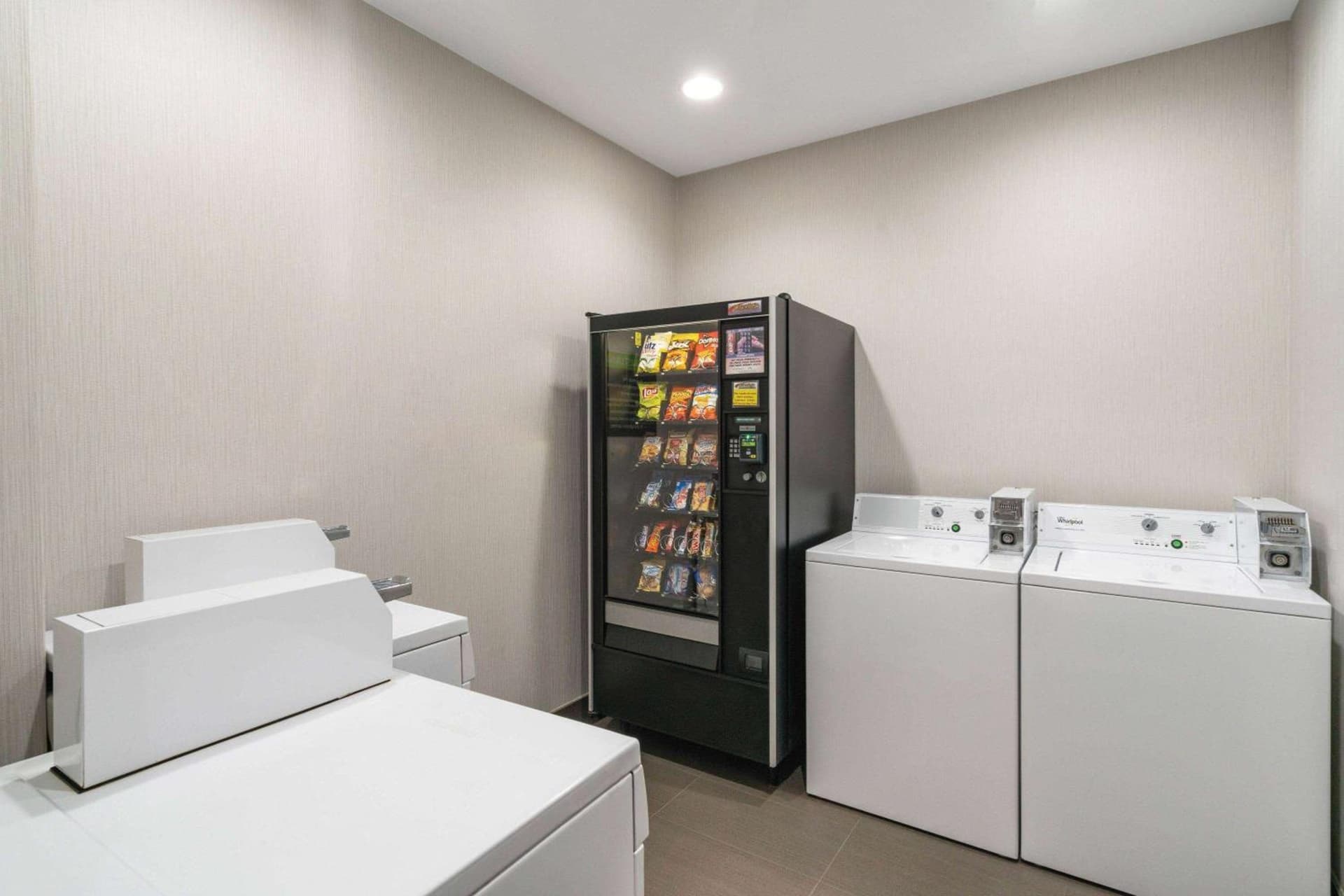 La Quinta by Wyndham Latham Albany Airport gallery photo in Latham, NY — image 11