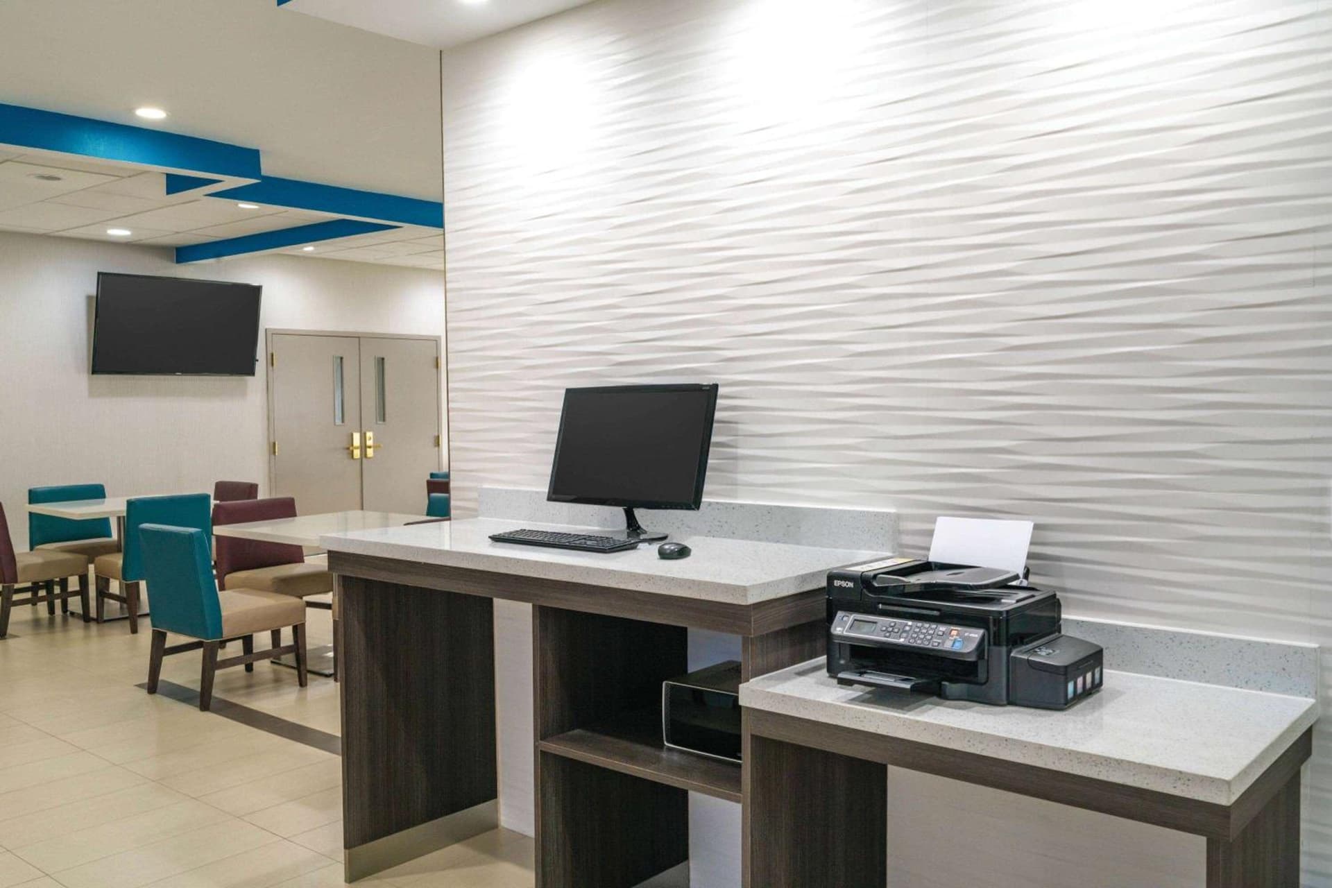 La Quinta by Wyndham Latham Albany Airport gallery photo in Latham, NY — image 21