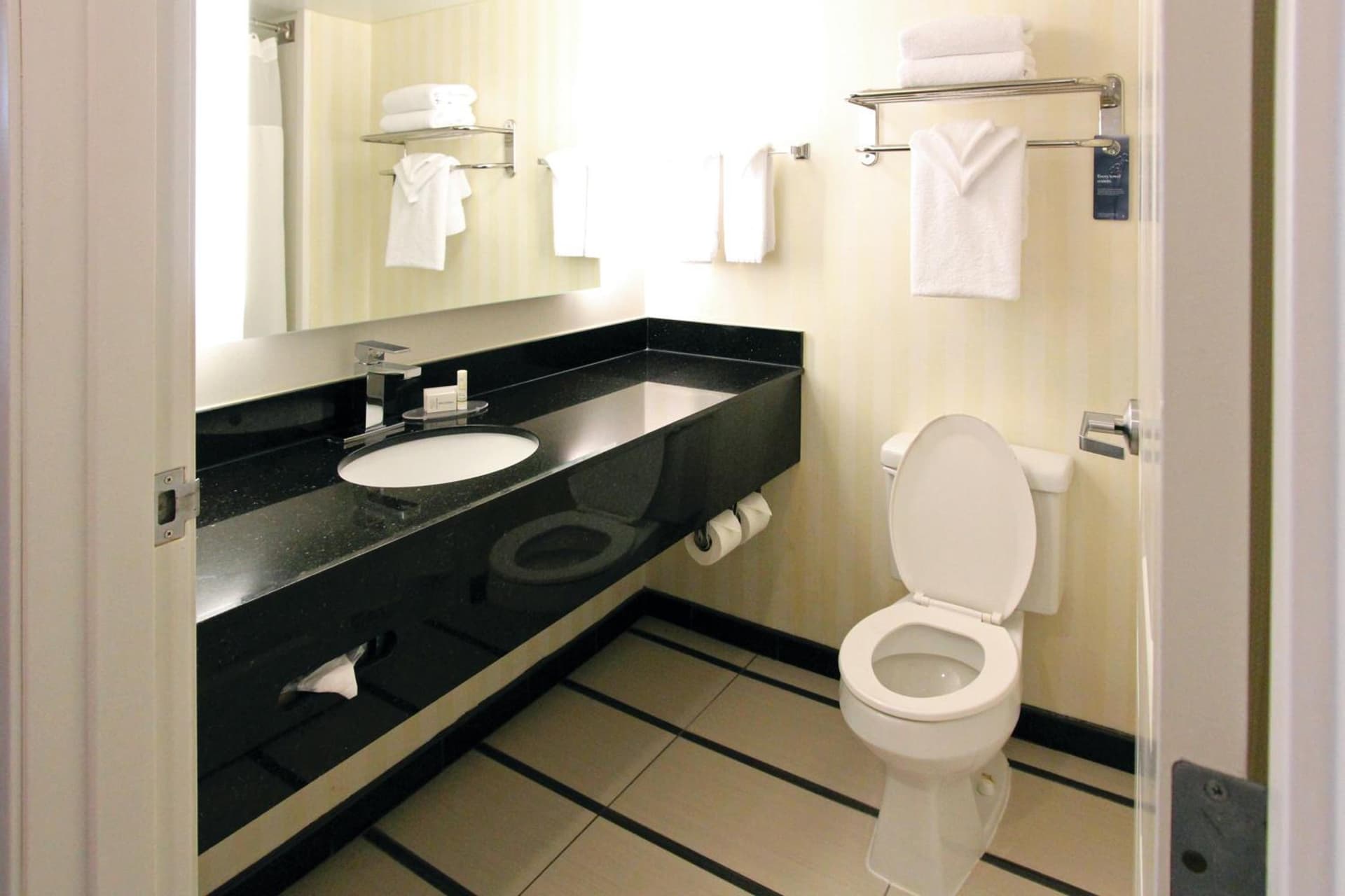 Fairfield Inn & Suites by Marriott Charleston Airport/Convention Center property views in Charleston, SC — gallery photo 3