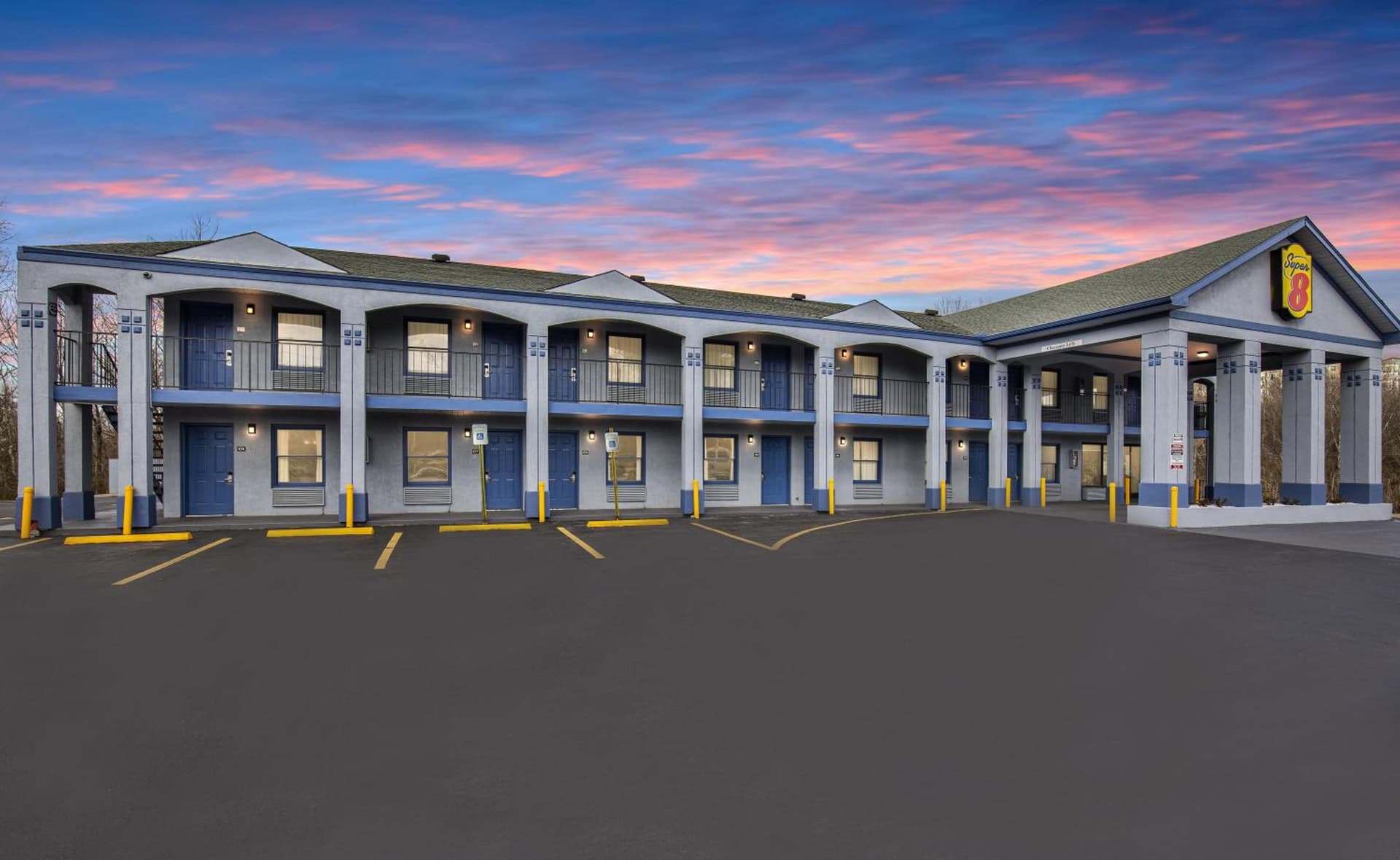 Super 8 by Wyndham Nashville West interior in Nashville, TN — gallery photo 2