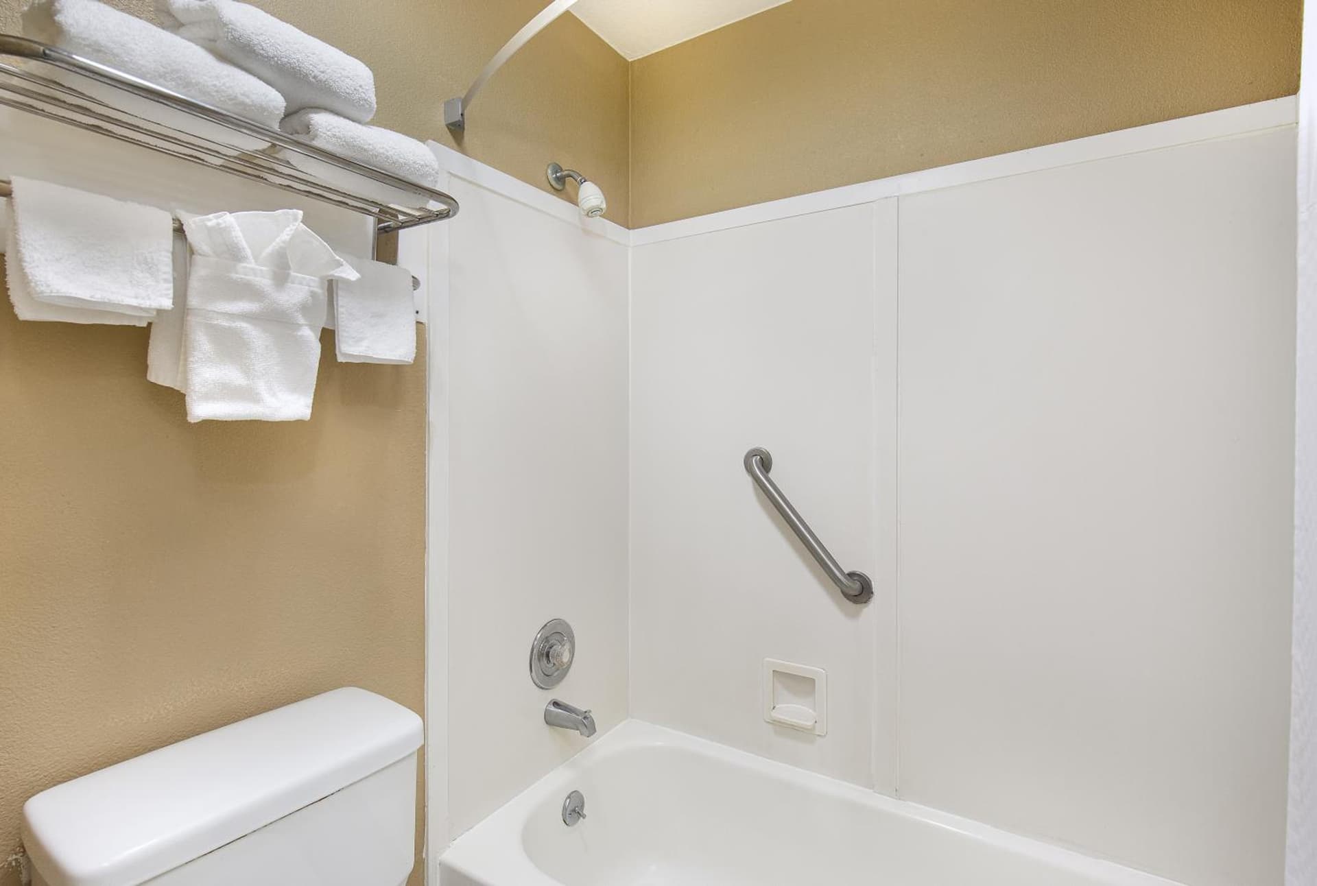 Super 8 by Wyndham Nashville West property views in Nashville, TN — gallery photo 3