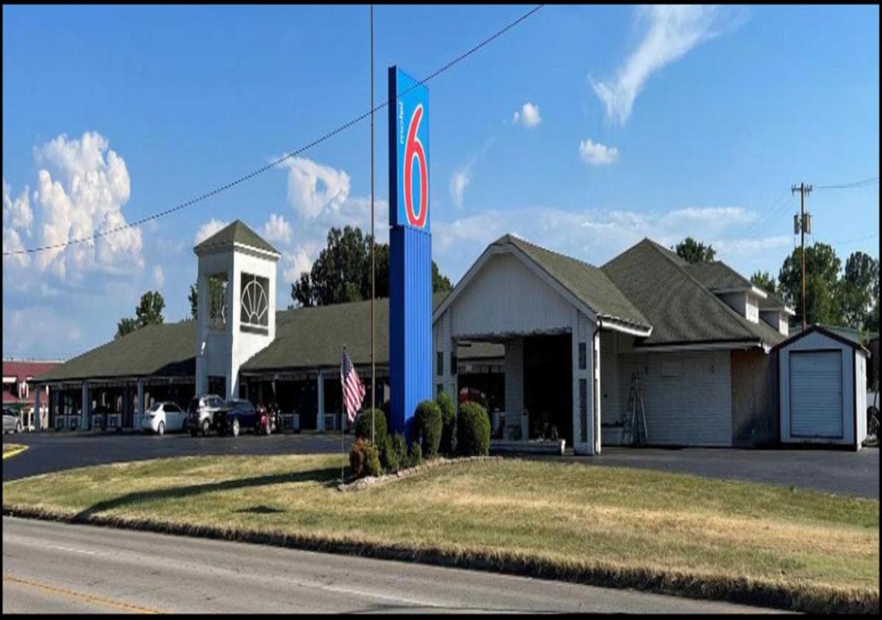 Motel 6-Sallisaw, OK featured exterior or lobby in Sallisaw, OK — similar hotel