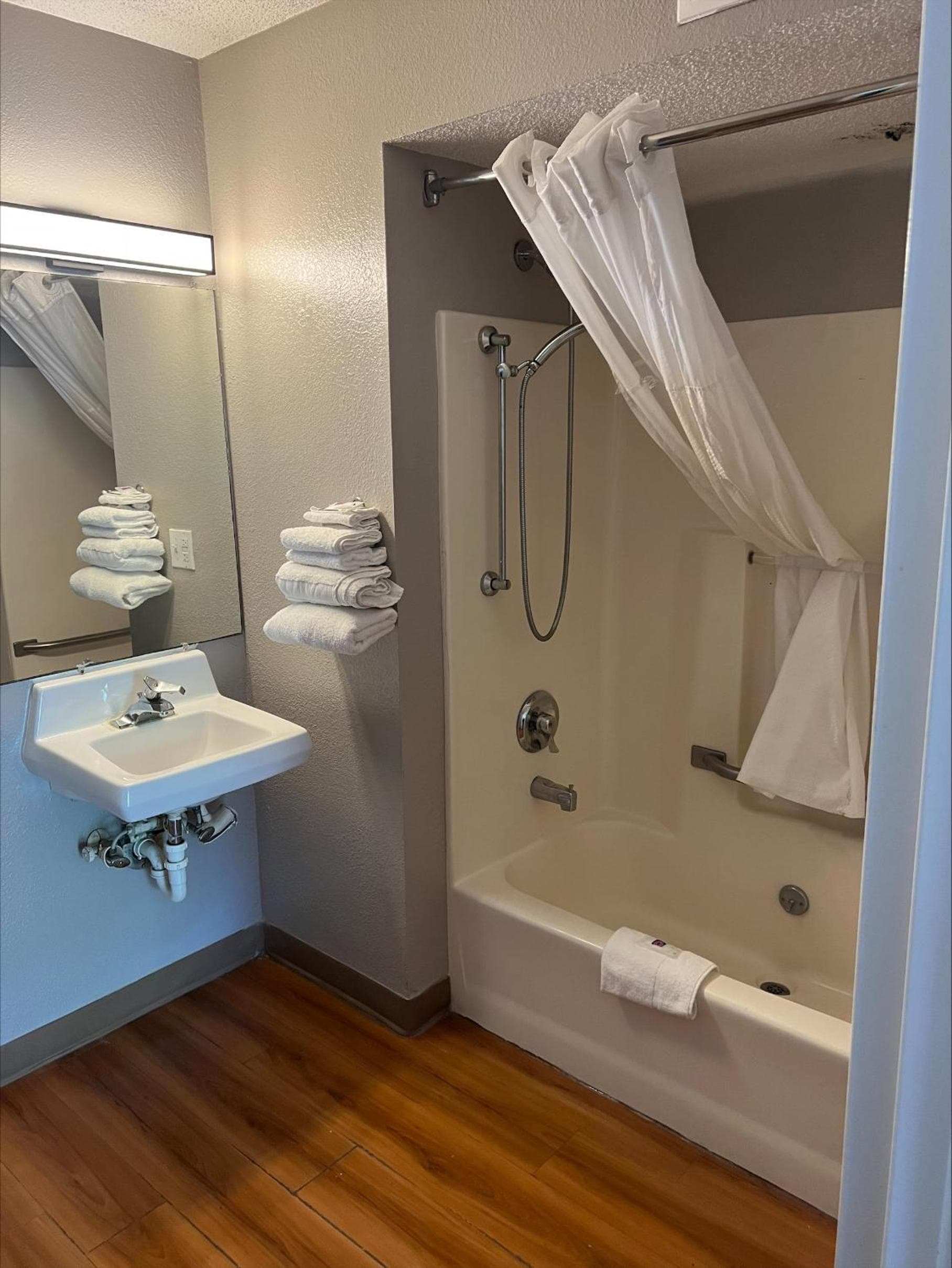 Motel 6-Warren, MI - Detroit East gallery photo in Warren, MI — image 13