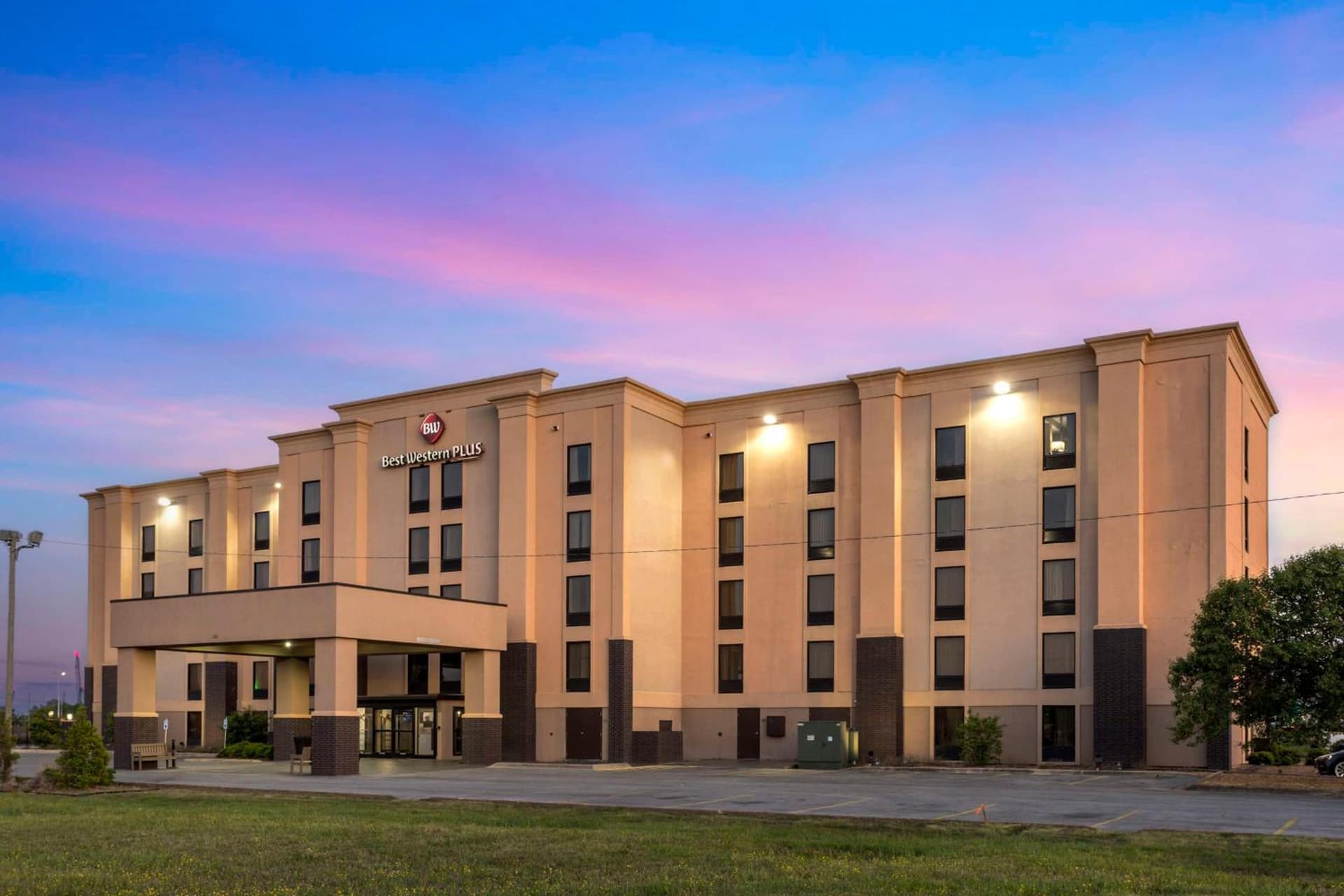 Best Western Plus- Jonesboro interior in Jonesboro, AR — gallery photo 2