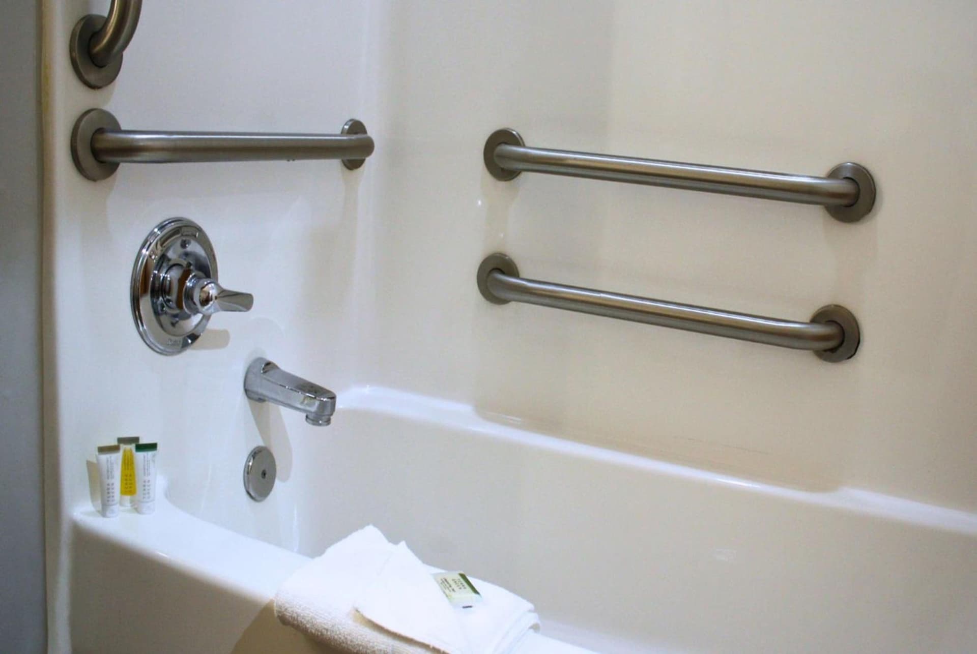 Microtel Inn and Suites by Wyndham gallery photo in Opelika, AL — image 11