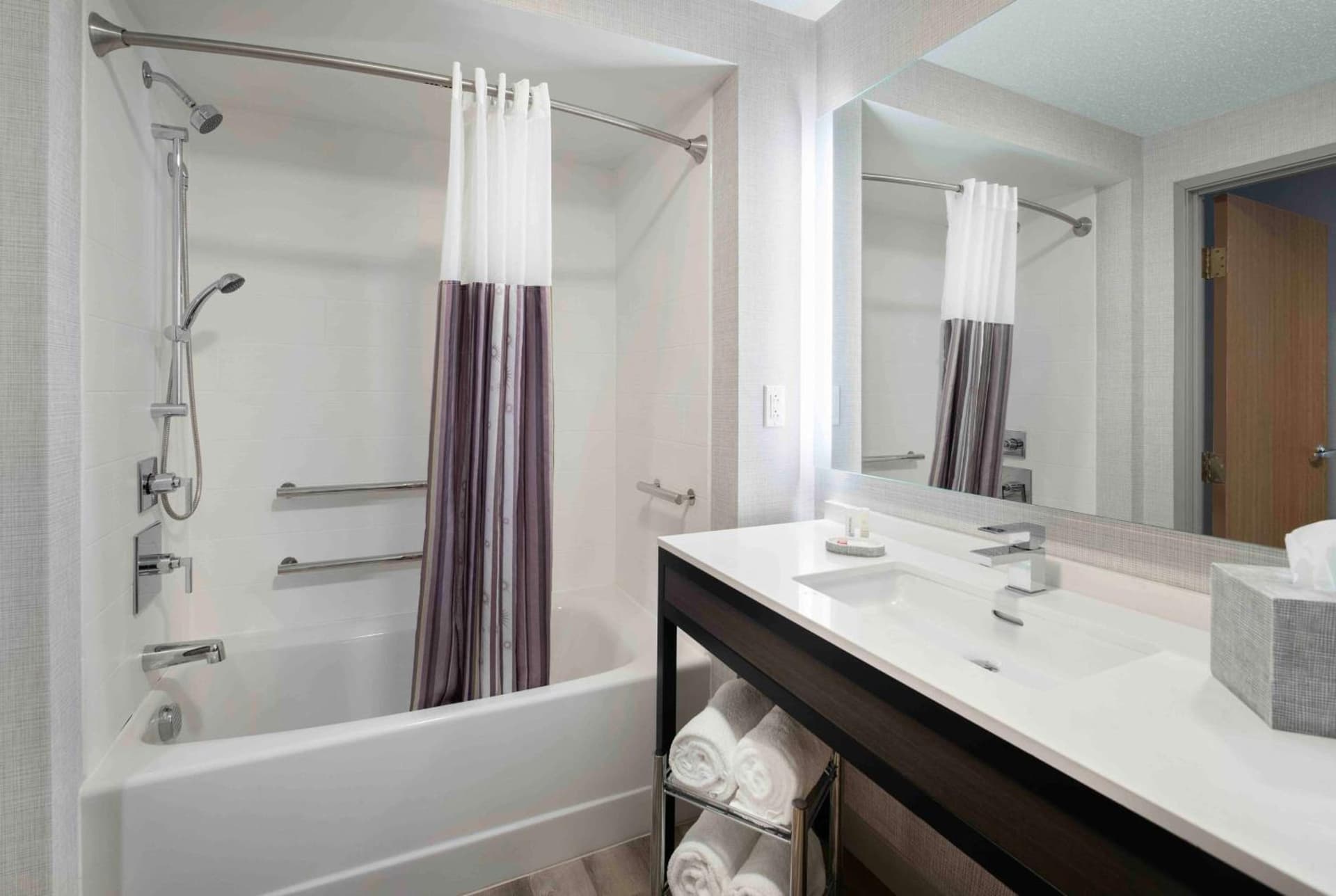 Holiday Inn Express South Burlington - Downtown by IHG gallery photo in Burlington, VT — image 6