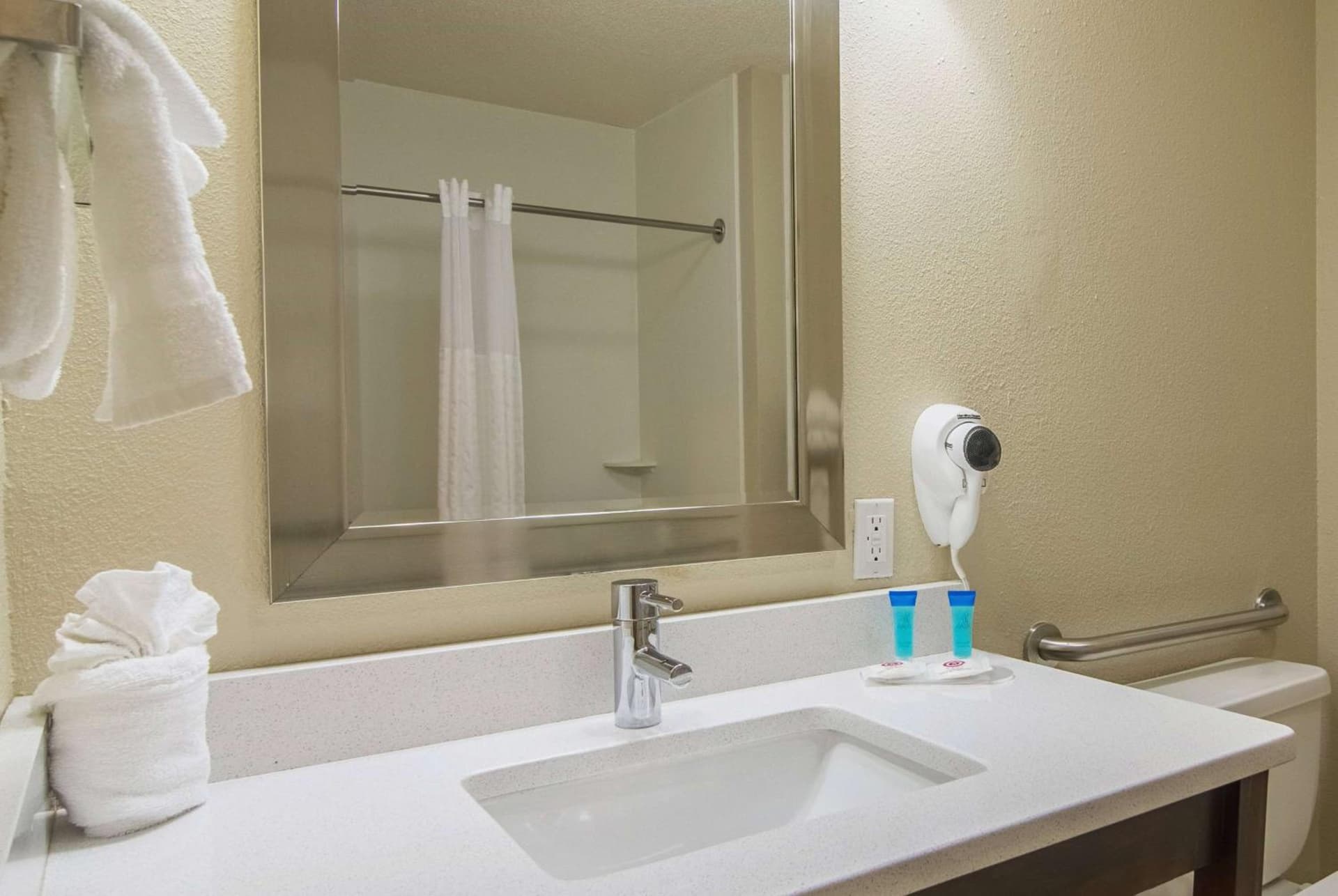 Baymont by Wyndham N Myrtle Beach - Park & Sports Complex Area gallery photo in Myrtle Beach, SC — image 56
