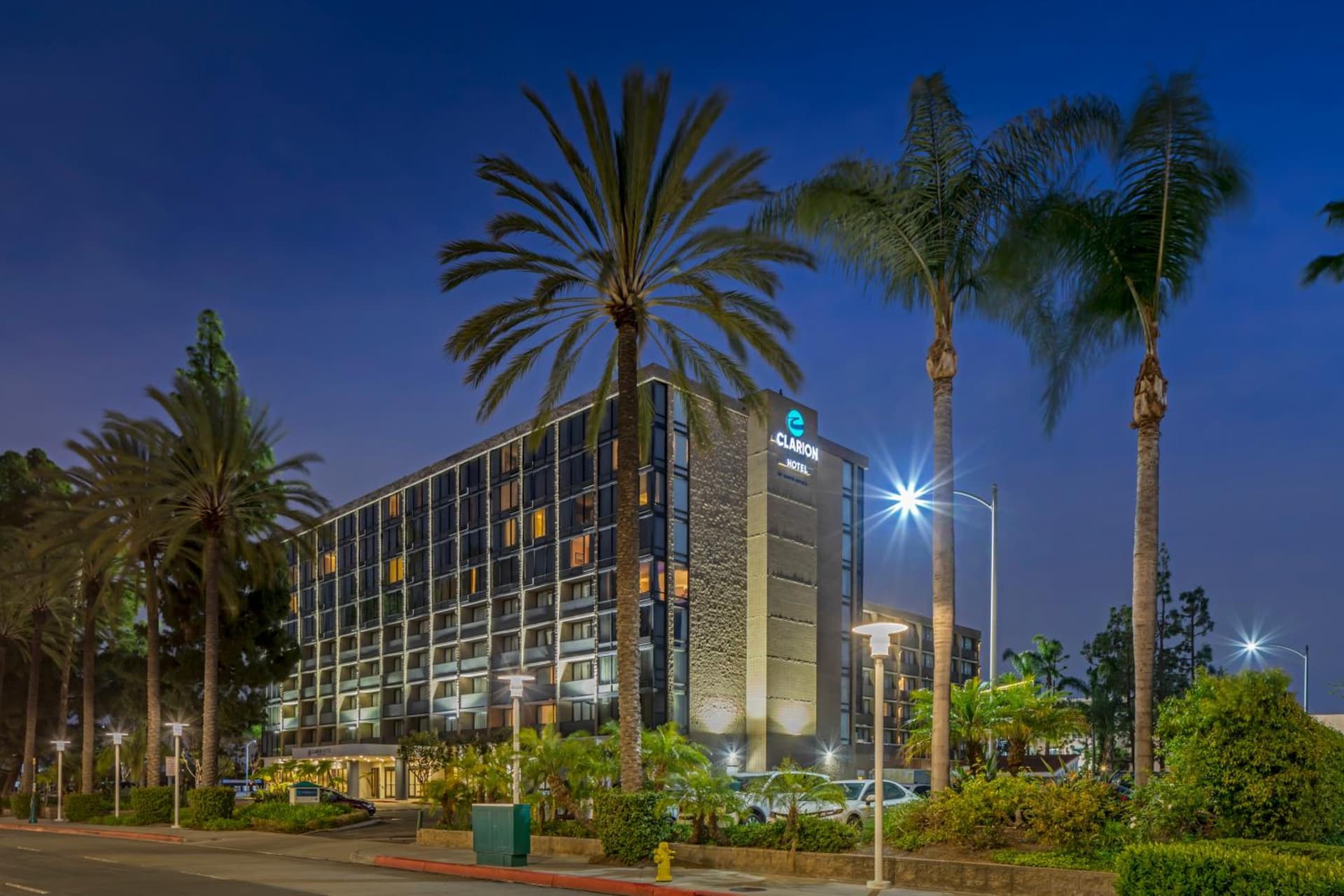 Clarion Hotel Anaheim Resort interior in Anaheim, CA — gallery photo 2