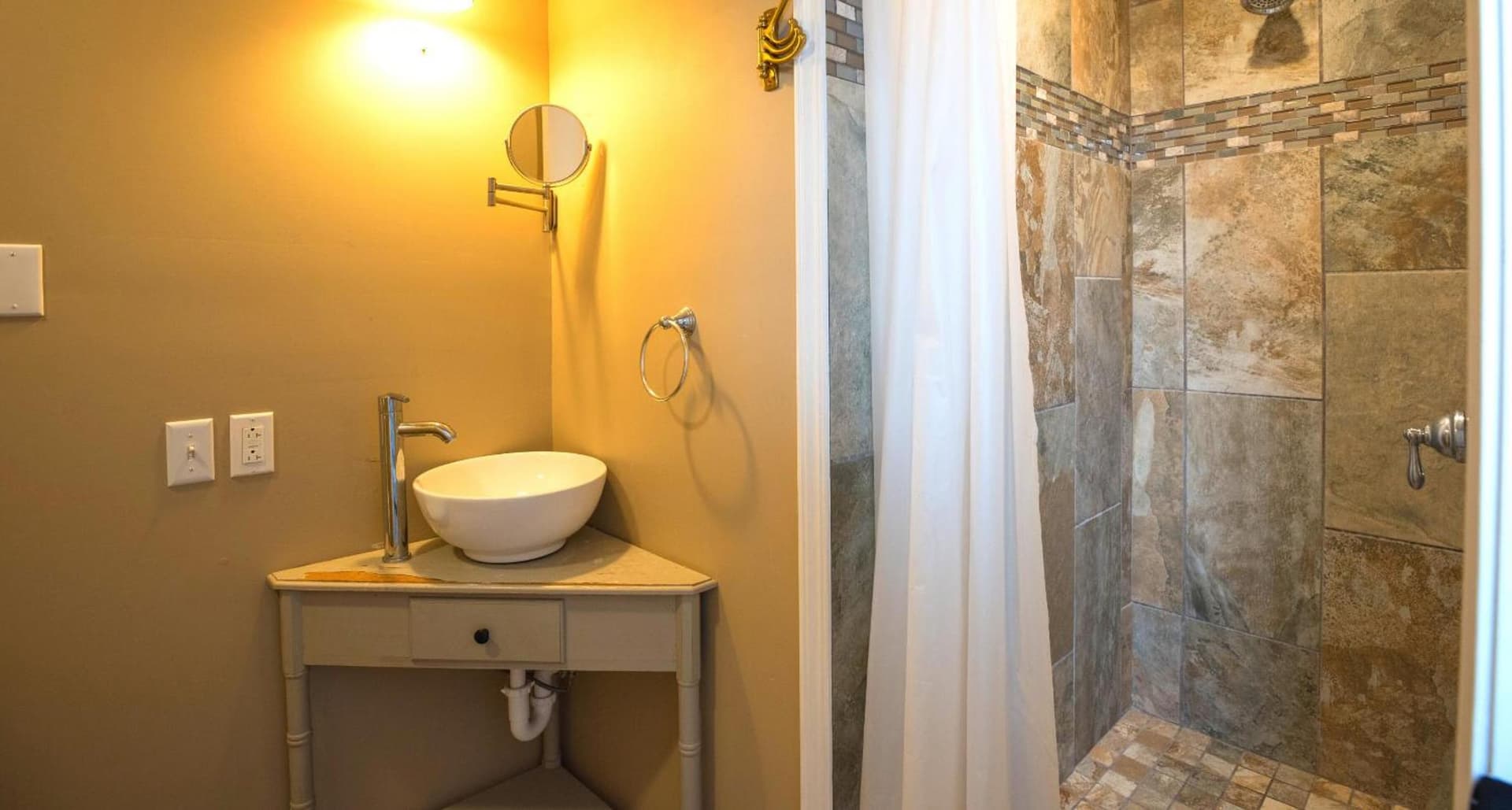 Wine View Room property views in Nashville, IN — gallery photo 3