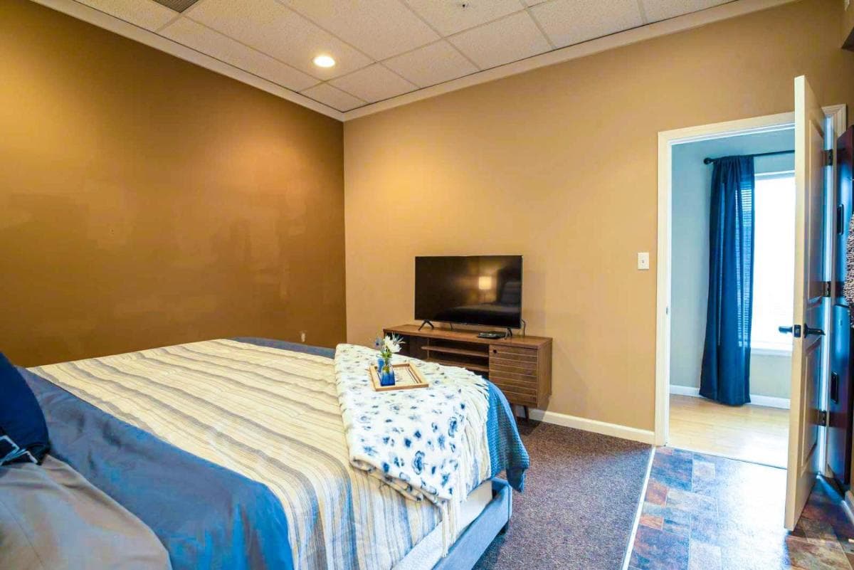 Fire And Rainfall Rooms property views in Nashville, IN — gallery photo 3